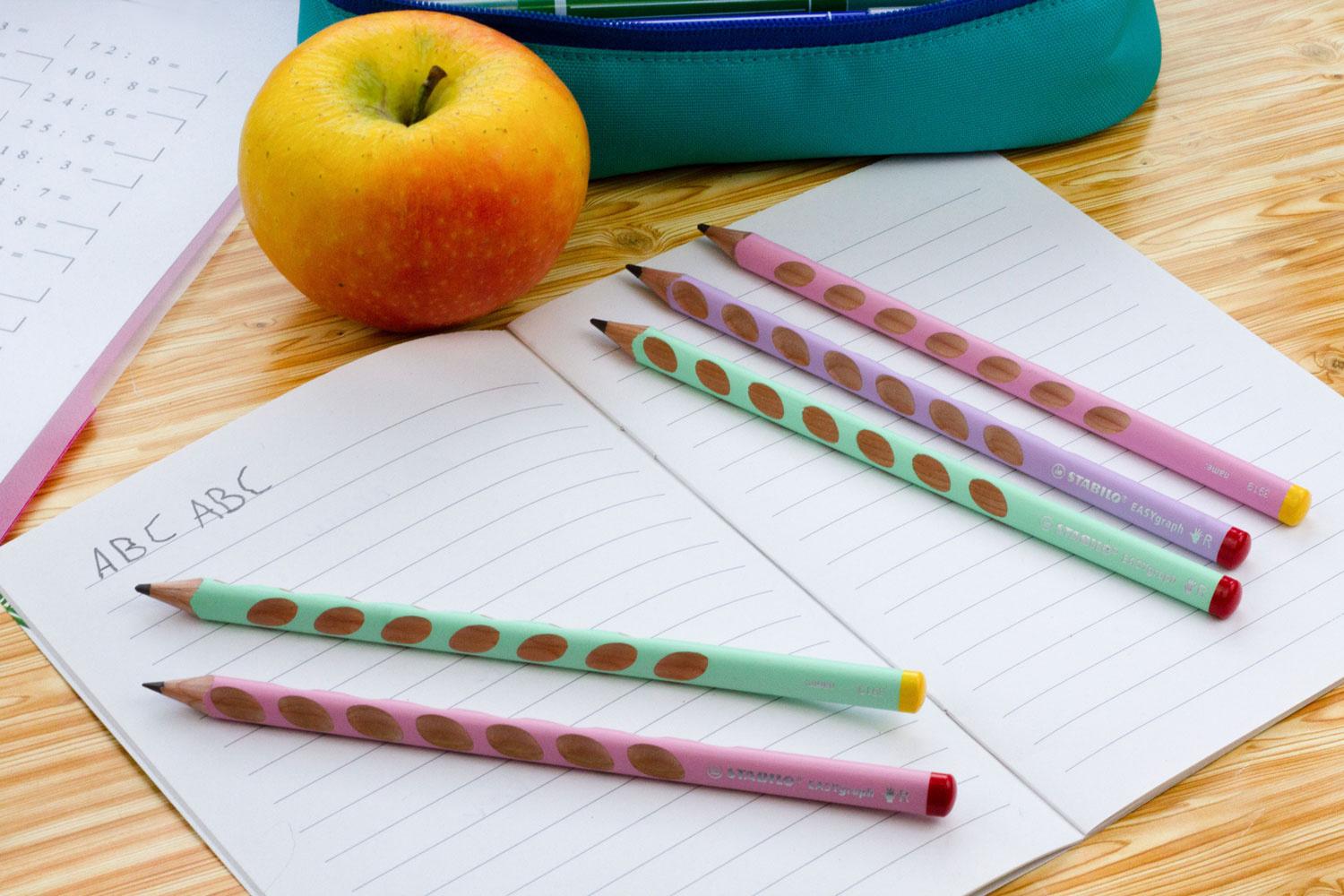 Produktbild STABILO® Ergonomischer Dreikant-Bleistift für Rechtshänder - STABILO EASYgraph in pastellgrün - Einzelstift - Härtegrad HB 7 von 7