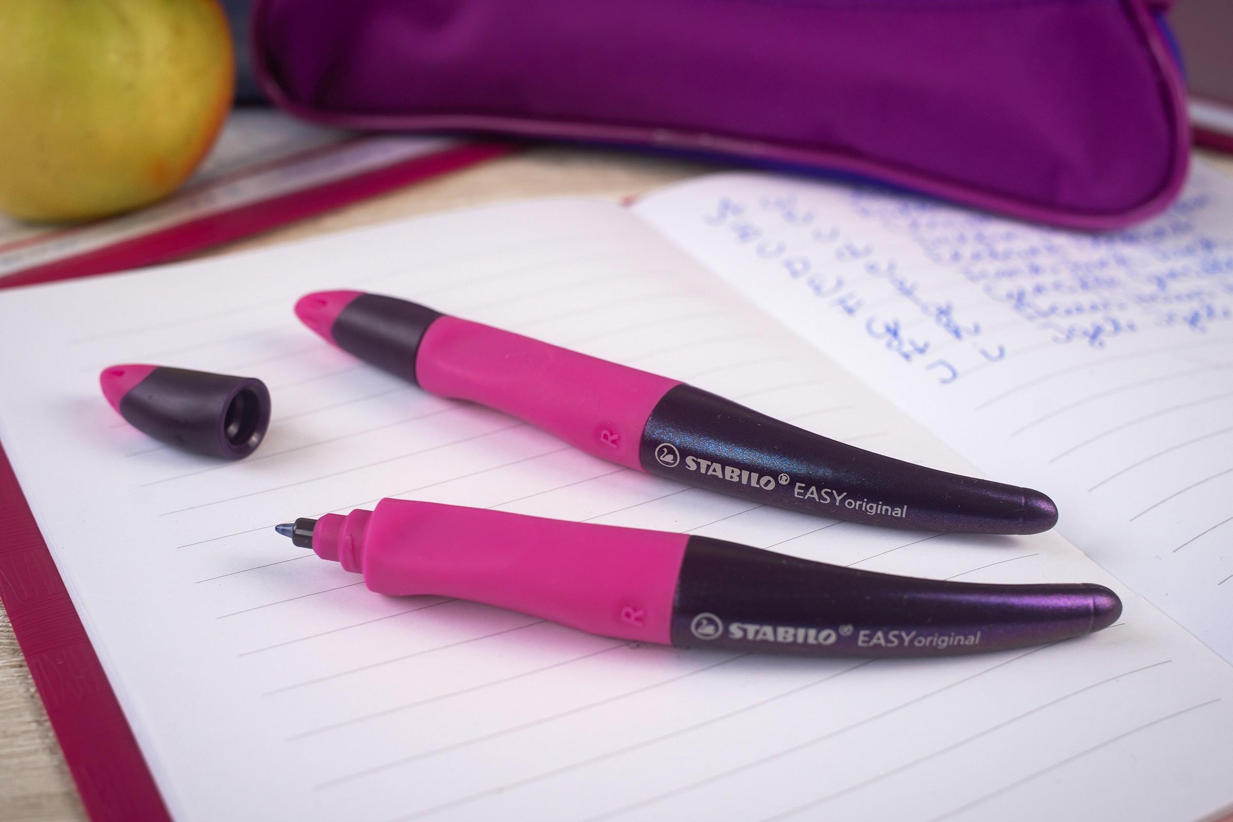 Produktbild STABILO® EASYoriginal Tintenroller für Rechtshänder - Holograph Edition in magenta inklusive Patrone-Schreibfarbe blau-löschbar 8 von 9