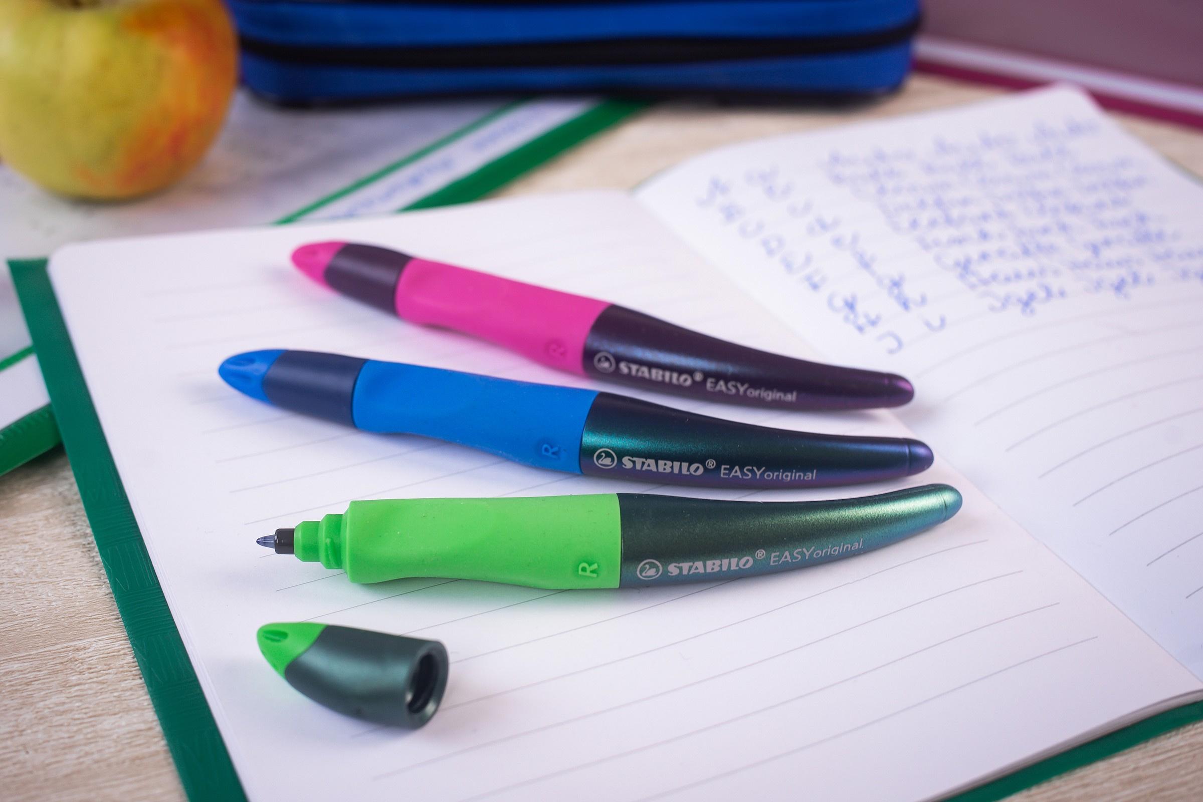 Produktbild STABILO® EASYoriginal Tintenroller für Rechtshänder - Holograph Edition in magenta inklusive Patrone-Schreibfarbe blau-löschbar 9 von 9
