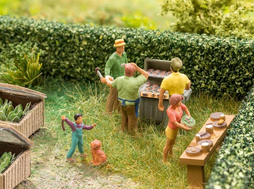 Produktbild NOCH H0 15593 - Beim Grillen 2 von 2