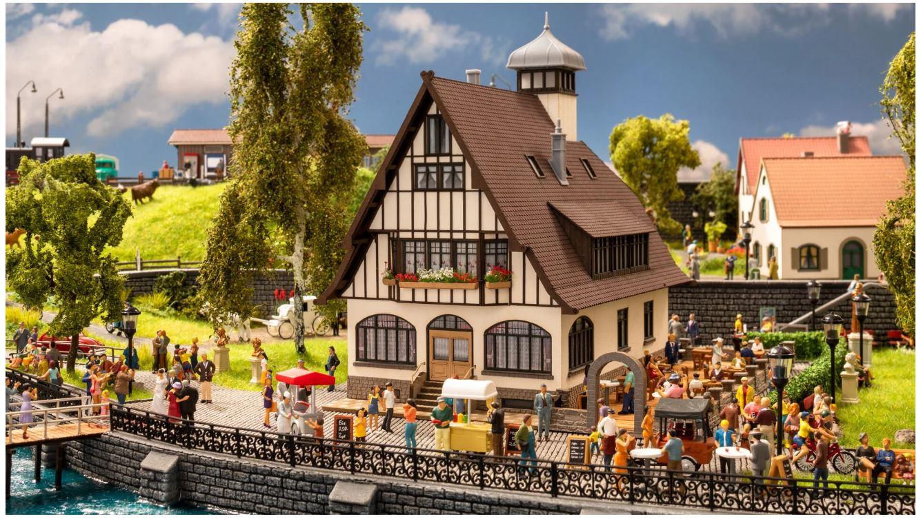 NOCH 66401 H0 Wirtshaus mit Biergarten