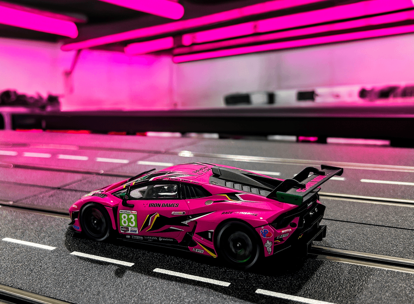 Produktbild Carrera DIGITAL 132 - Lamborghini Huracán GT3 Evo2 "Iron Dames, No.83" 2 von 3