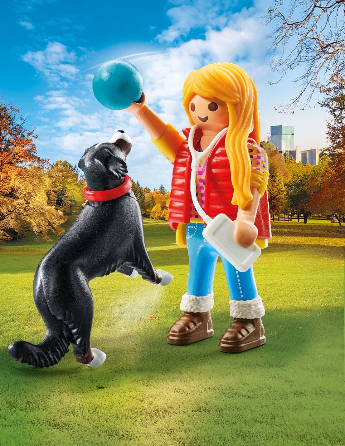 Produktbild PLAYMOBIL 71738 - my Life - Frau mit Sennenhund 4 von 4