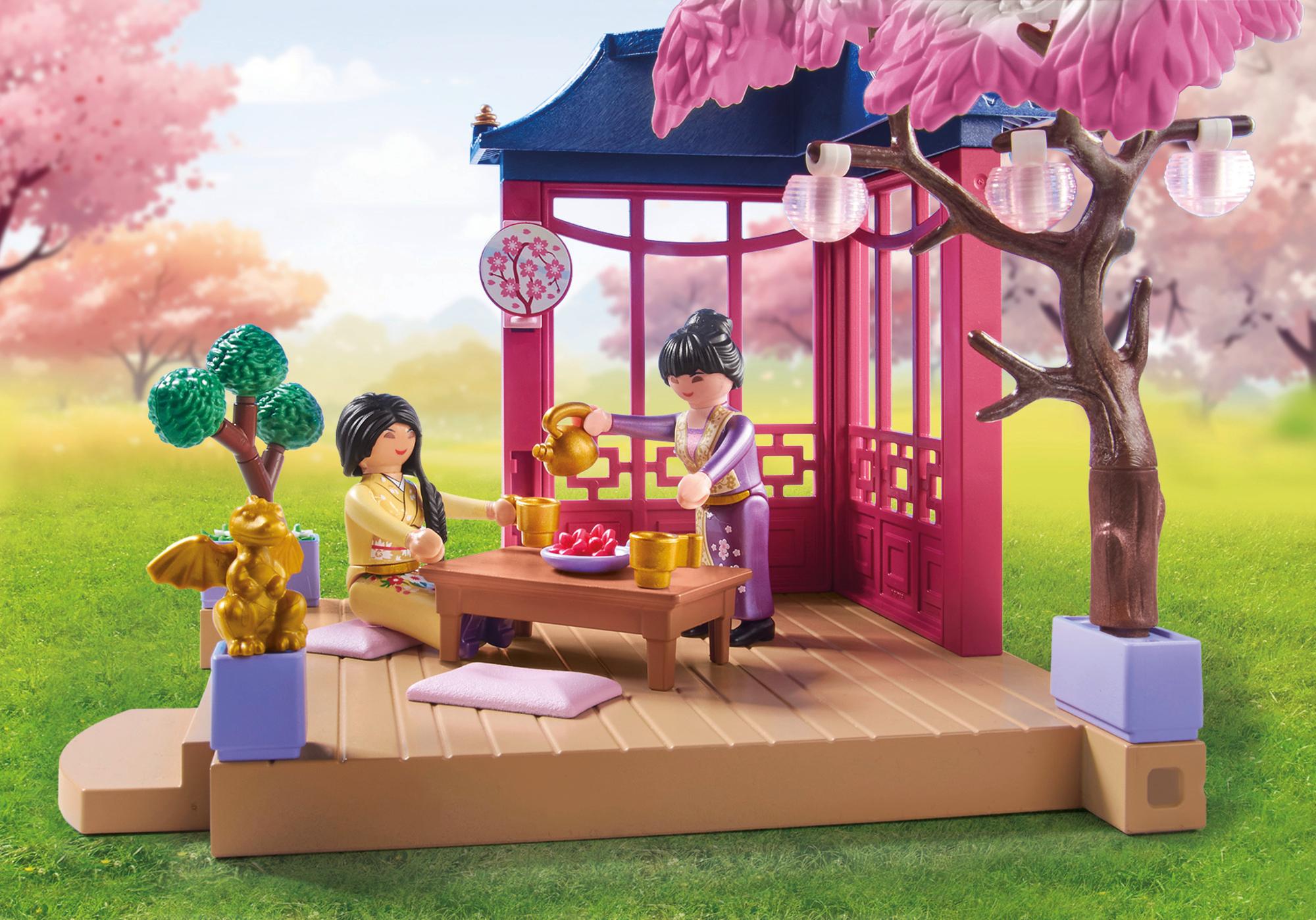 Produktbild PLAYMOBIL 71762 - my Life - Asiatischer Garten mit Pandafütterung 3 von 4