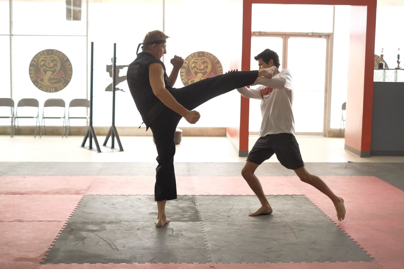 Produktbild Cobra Kai -  Staffel 1  [2 DVDs] 3 von 6