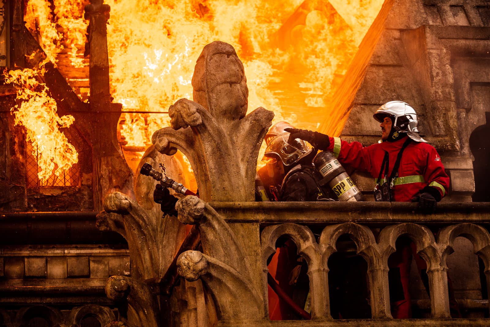 Produktbild Notre-Dame in Flammen 11 von 11