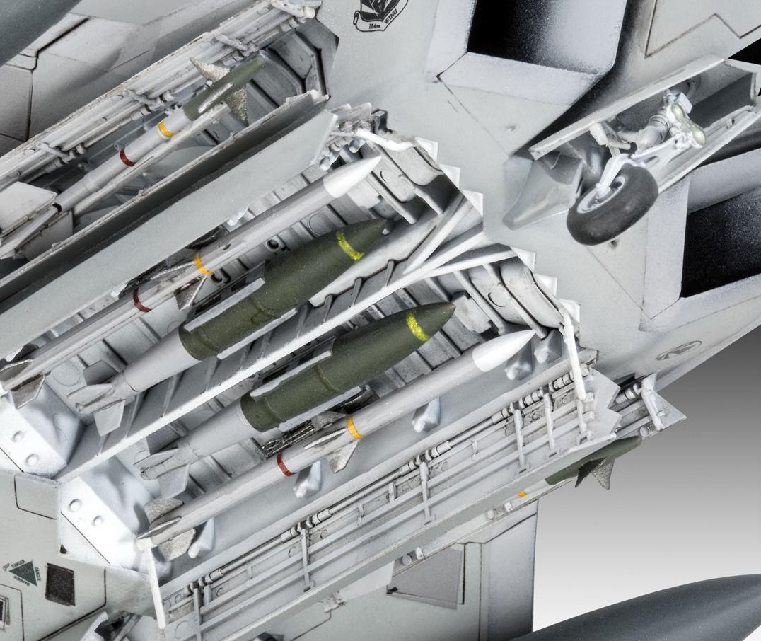 Produktbild Revell 03858 - Lockheed Martin F-22A Raptor Maßstab: 1:72 5 von 6