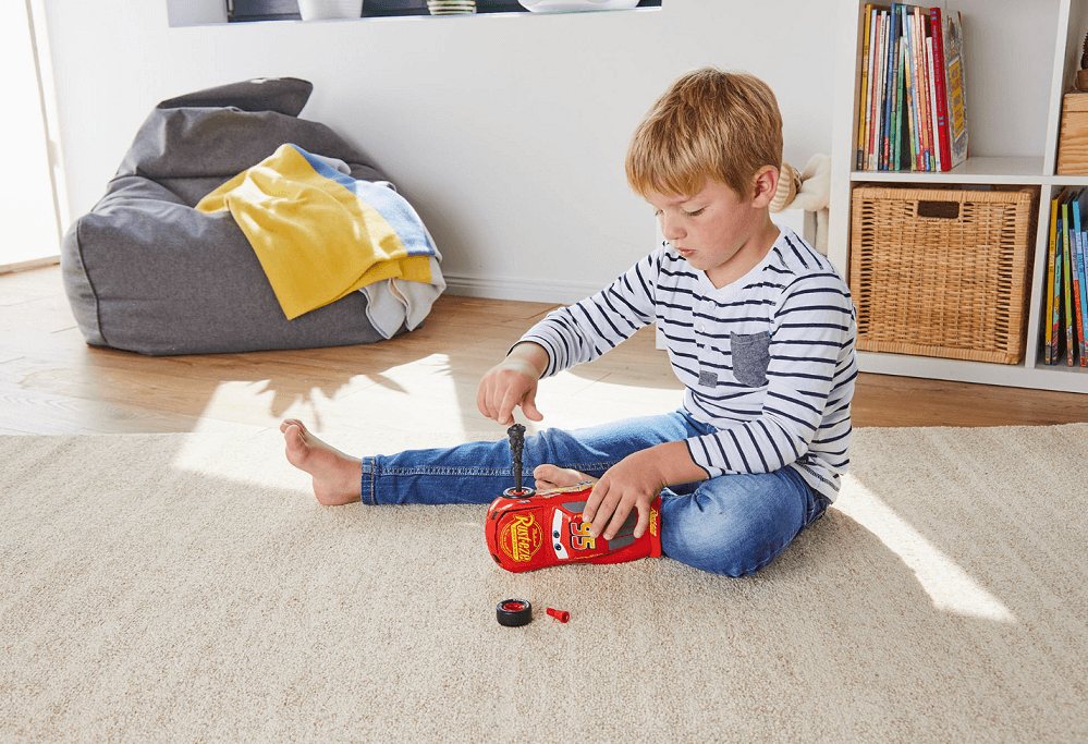 Produktbild Revell 06562 Model Kits Lightning McQueen Disney-Cars Auto mit Licht&Sound 12 von 13