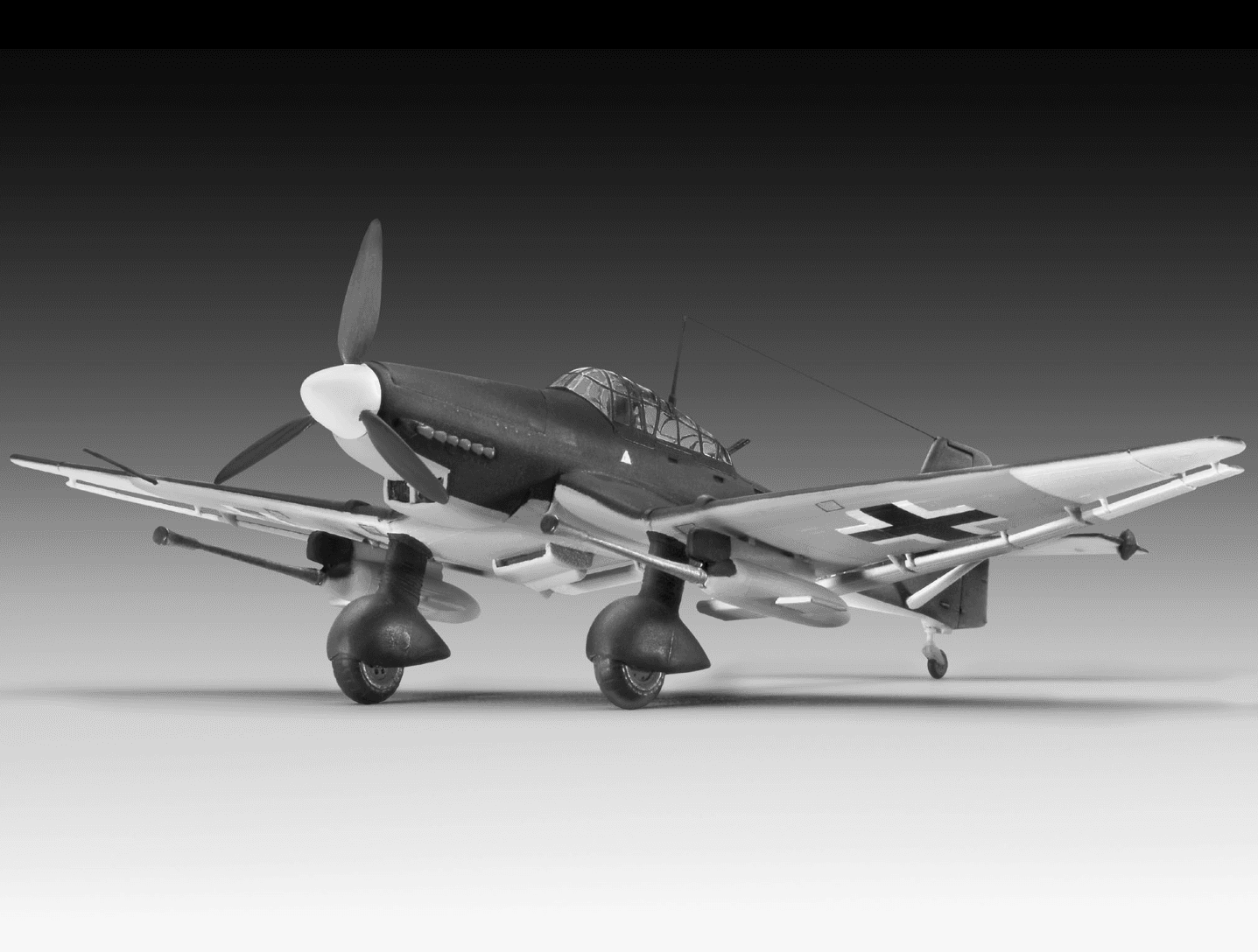 Produktbild Revell  74692 Starter Kit Junkers Ju87 G-D Tank Buster 2 von 16