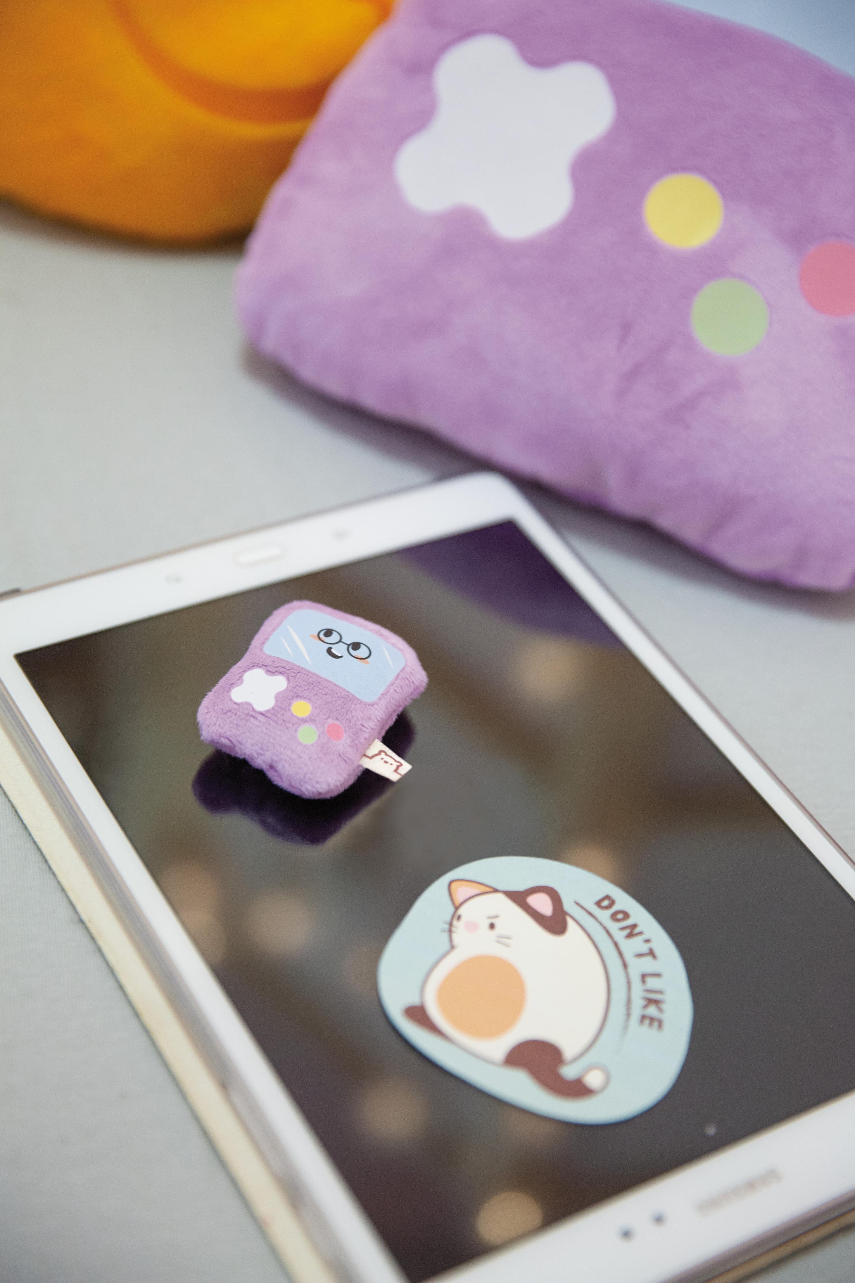 Produktbild NICI Kuscheltier Fuchs Geeks mit Video Spiel 16cm 6 von 9