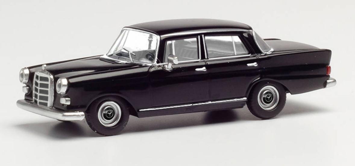 Herpa 420457 - Mercedes-Benz 200 Heckflosse, schwarz