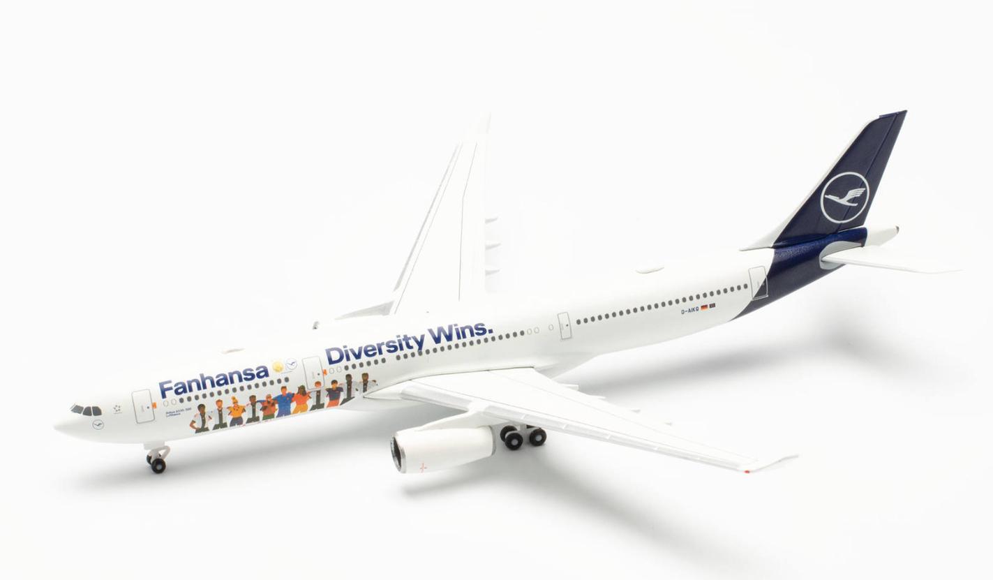 Produktbild Herpa WINGS 537216 1:500 Lufthansa A330 Fanhansa – Diversity Wins - D-AIKQ 4 von 5