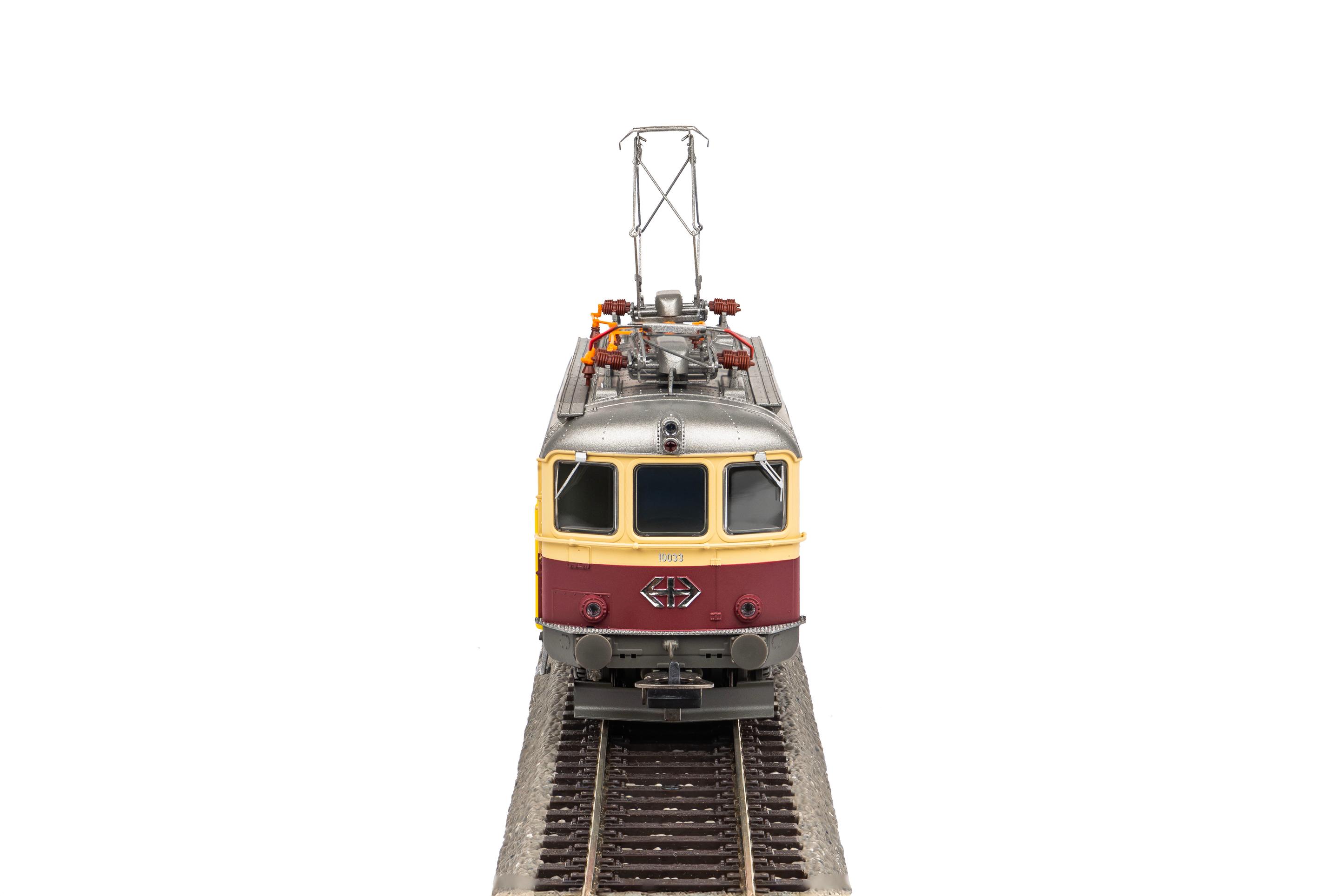 Produktbild PIKO 96889 H0 Gleichstrom E-Lok Re 4/4 10033 TEE SBB IV 6 von 6