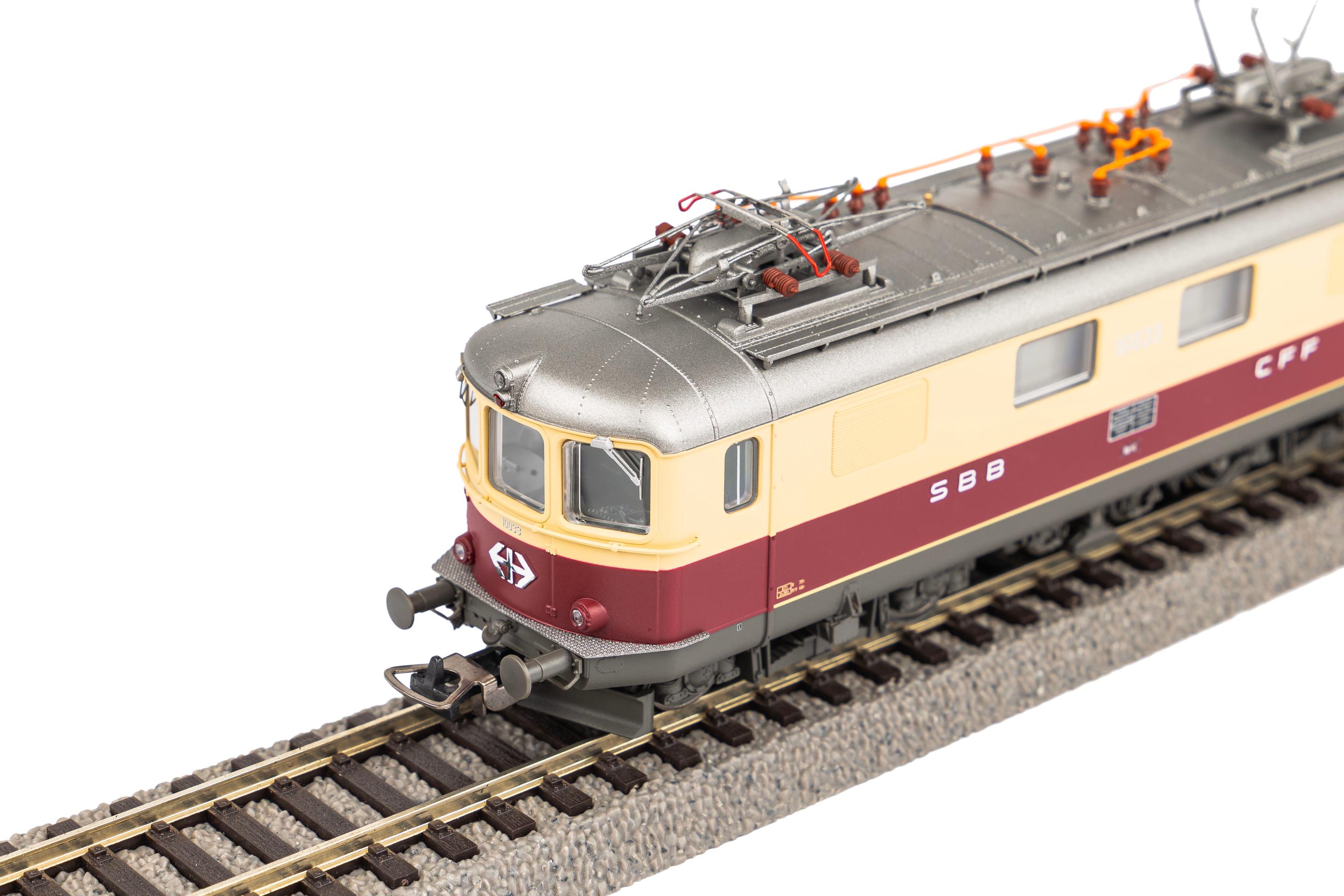 Produktbild PIKO 96889 H0 Gleichstrom E-Lok Re 4/4 10033 TEE SBB IV 3 von 6