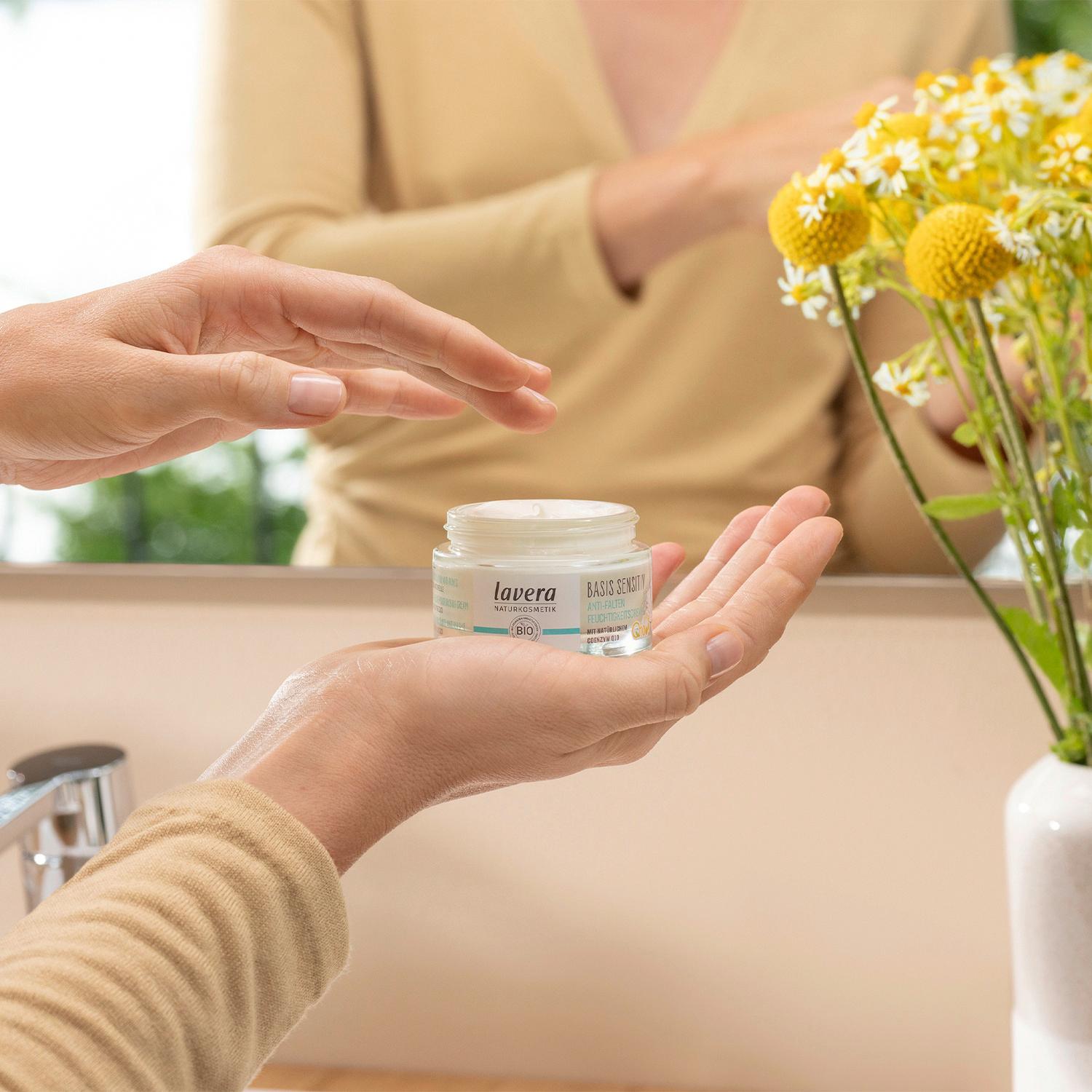 Produktbild lavera BASIS SENSITIV Anti-Falten Feuchtigkeitscreme Q10 3 von 6