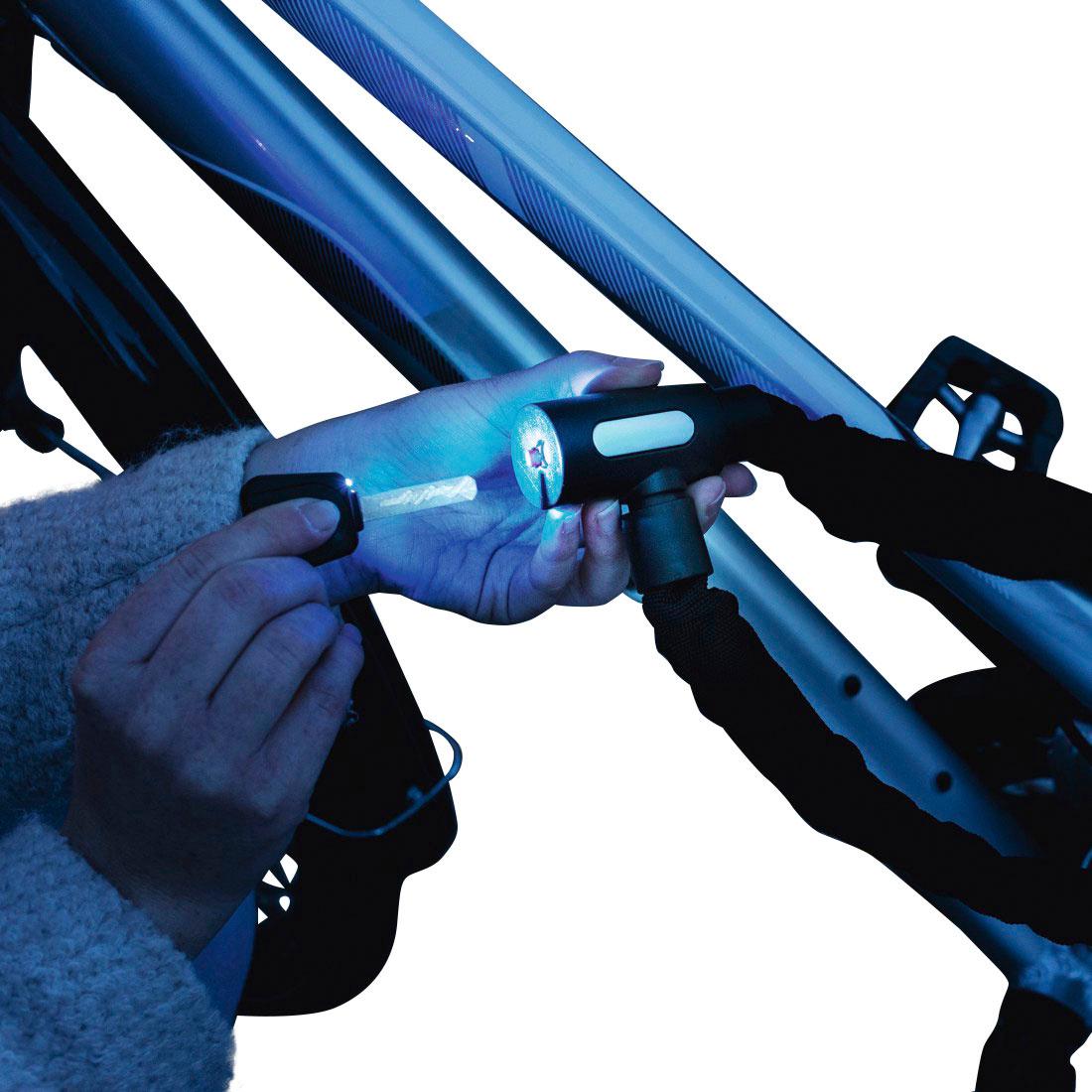 Produktbild HAMA Fahrrad-Kettenschloss mit Leuchtschlüssel, 120 cm, Schwarz 2 von 2