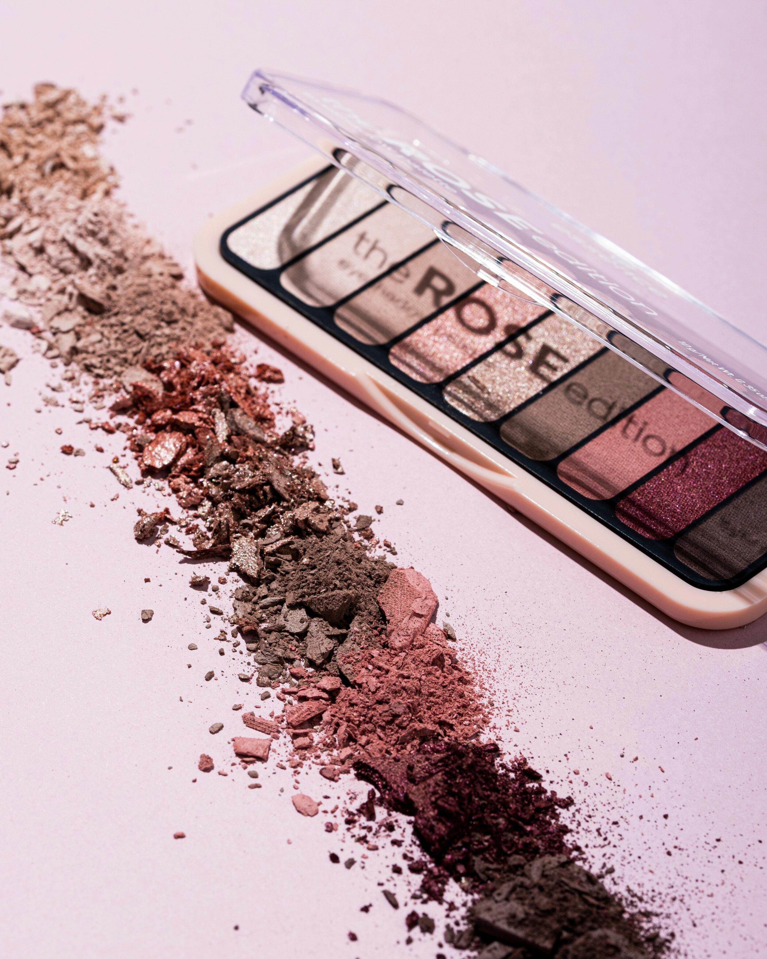 Produktbild essence the ROSE edition eyeshadow palette 5 von 12