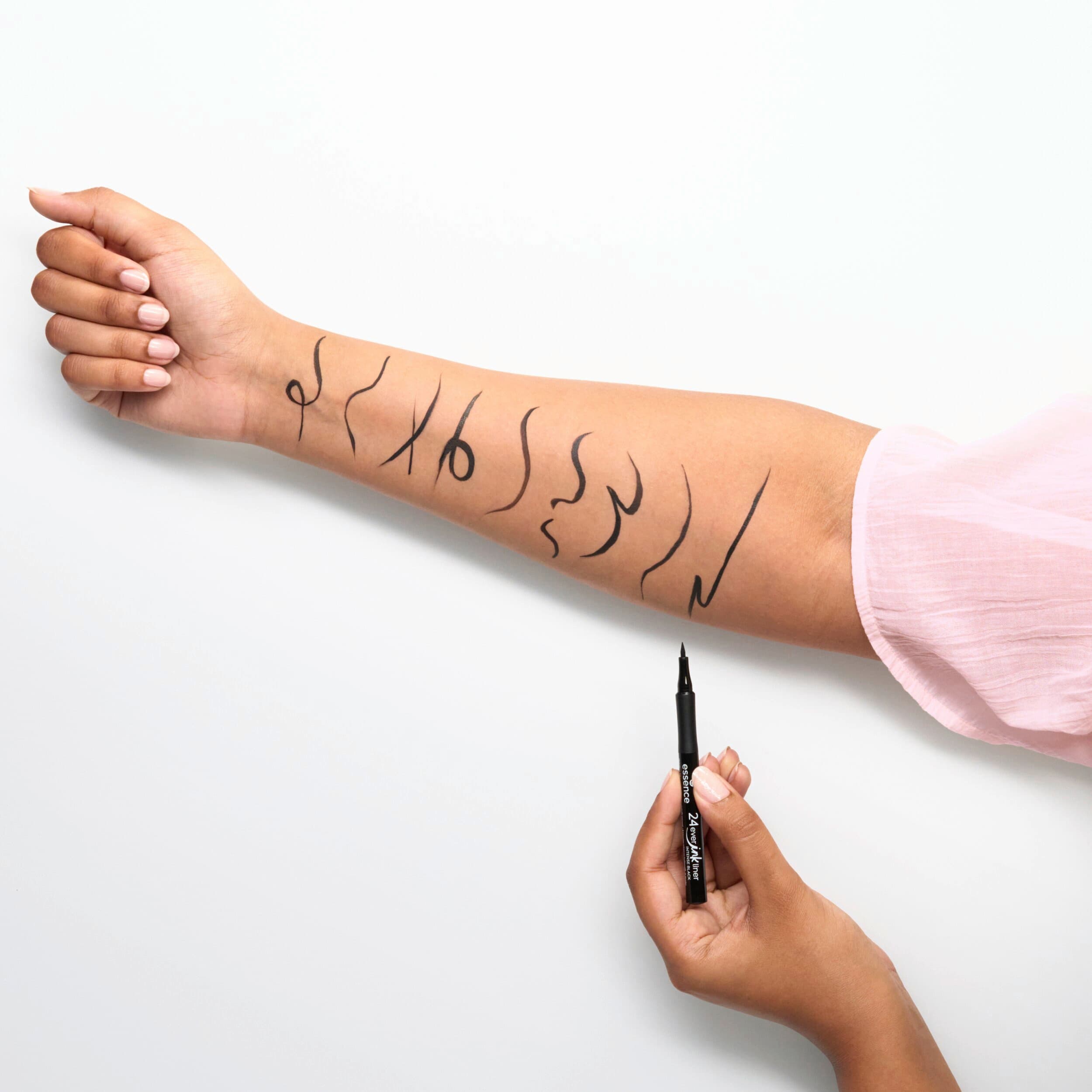 Produktbild essence 24ever ink liner 2 von 10