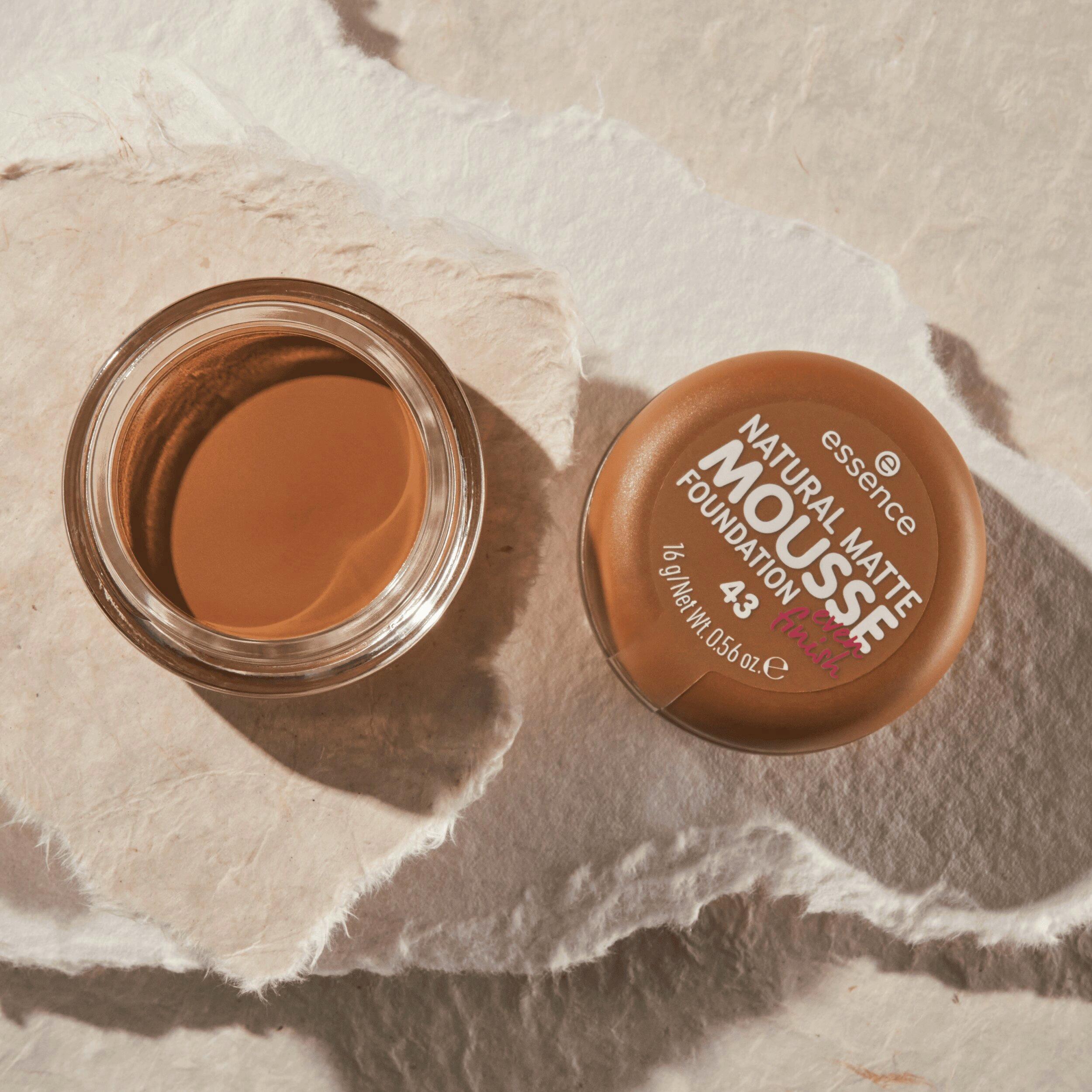 Produktbild essence NATURAL MATTE MOUSSE FOUNDATION 4 von 8