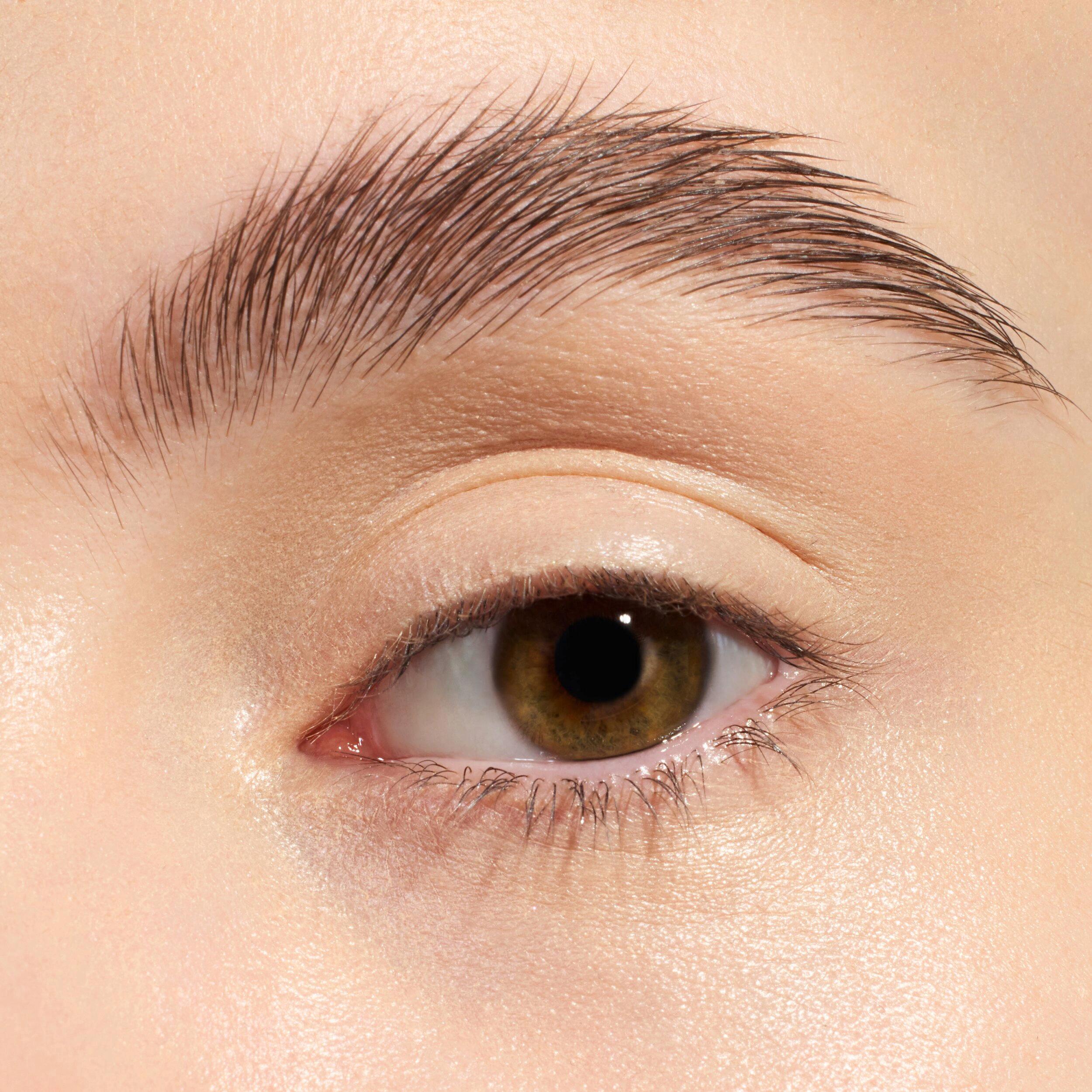 Produktbild essence FIX IT LIKE A PRO Transparent Brow Fixing Gel 5 von 12