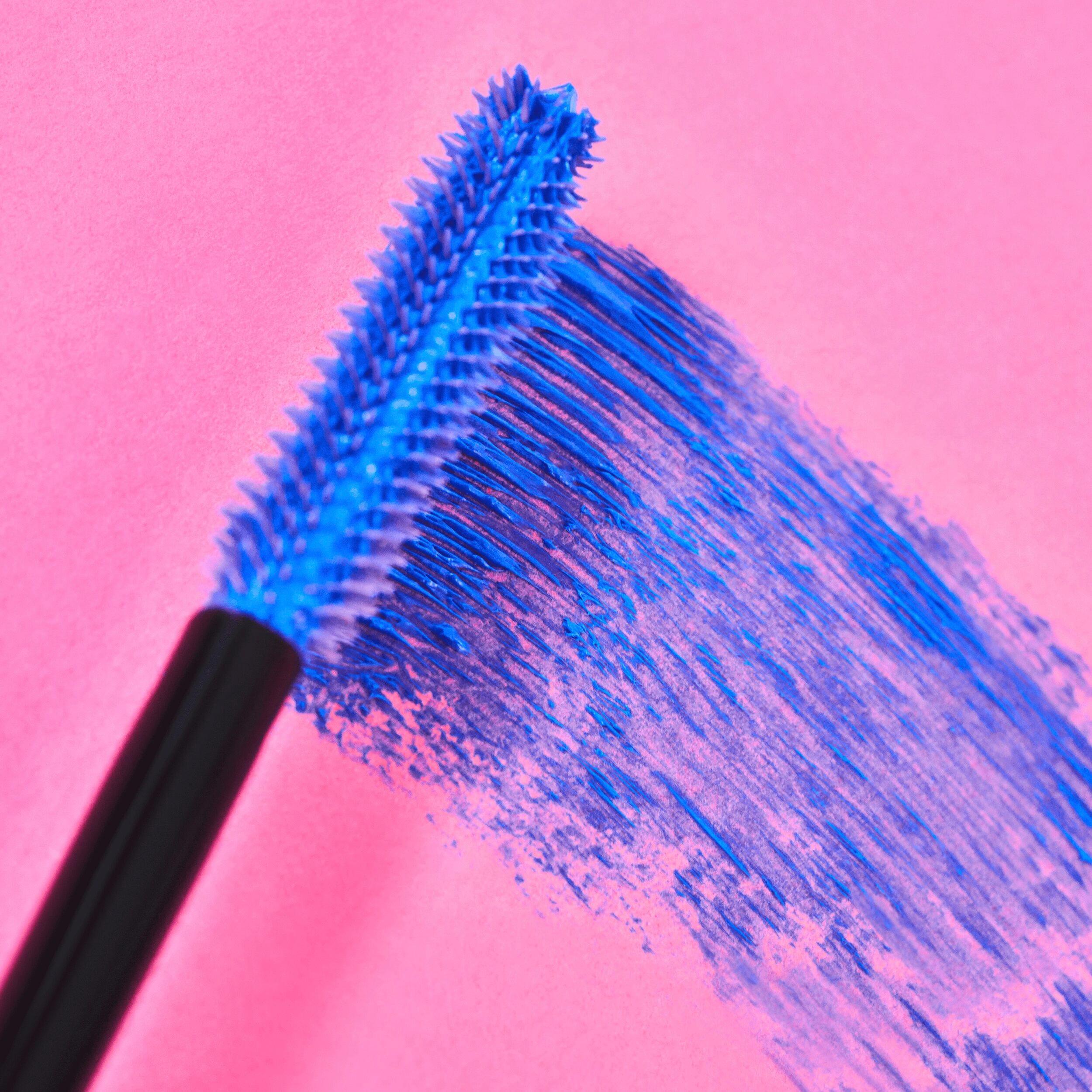 Produktbild essence I LOVE EXTREME BLUE crazy volume mascara 13 von 15