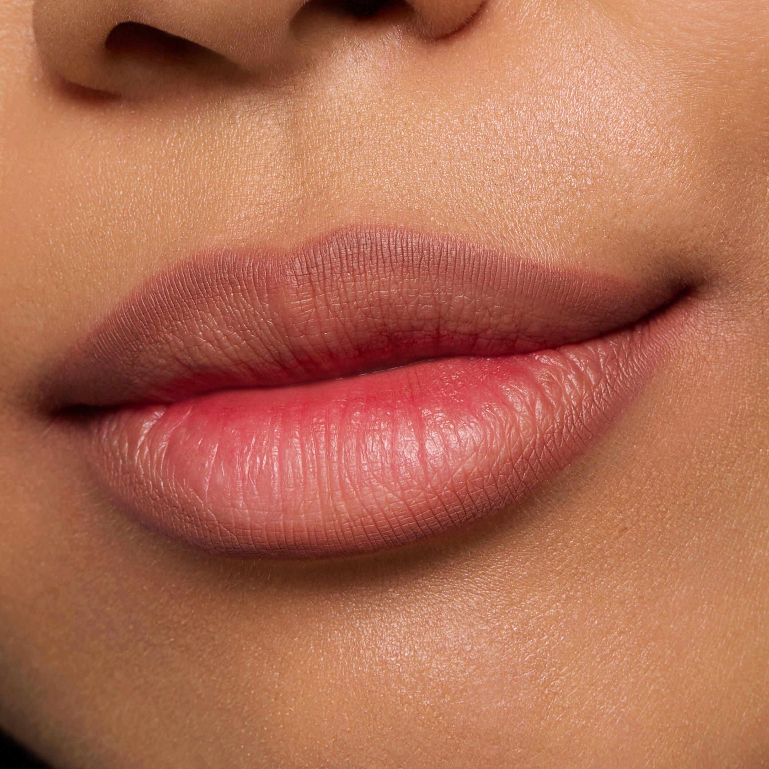 Produktbild essence 8H matte comfort lipliner 2 von 11