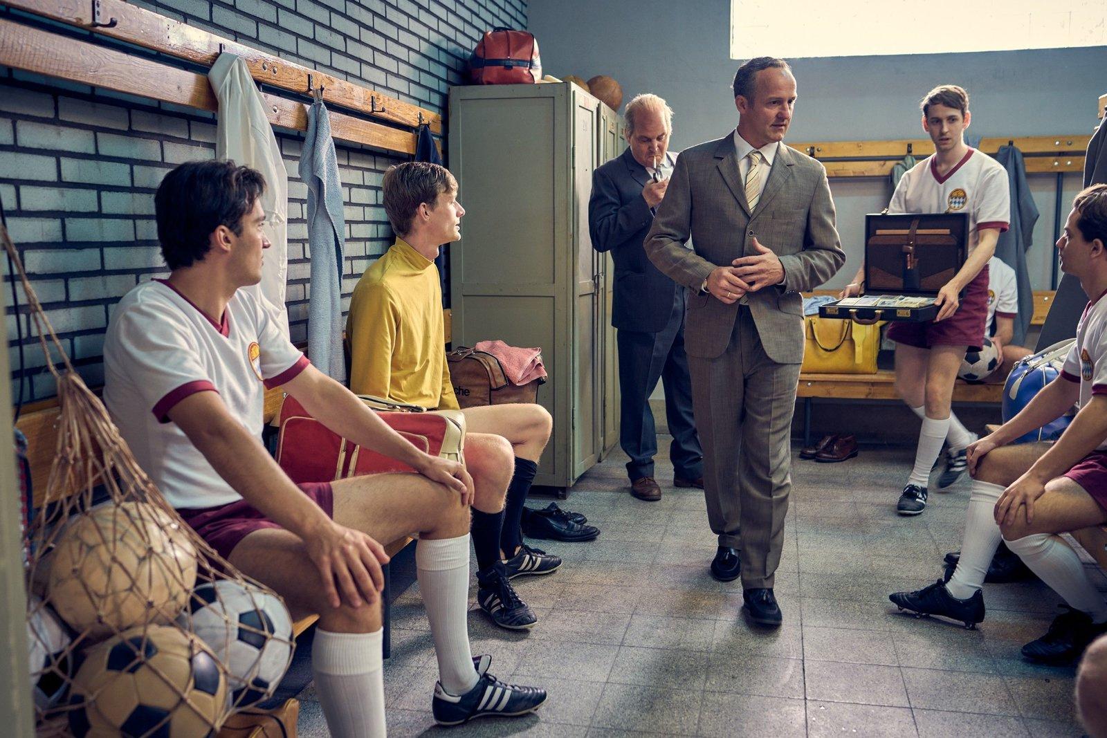 Produktbild Gute Freunde - Der Aufstieg des FC Bayern - Staffel 1  [2 DVDs] 4 von 10