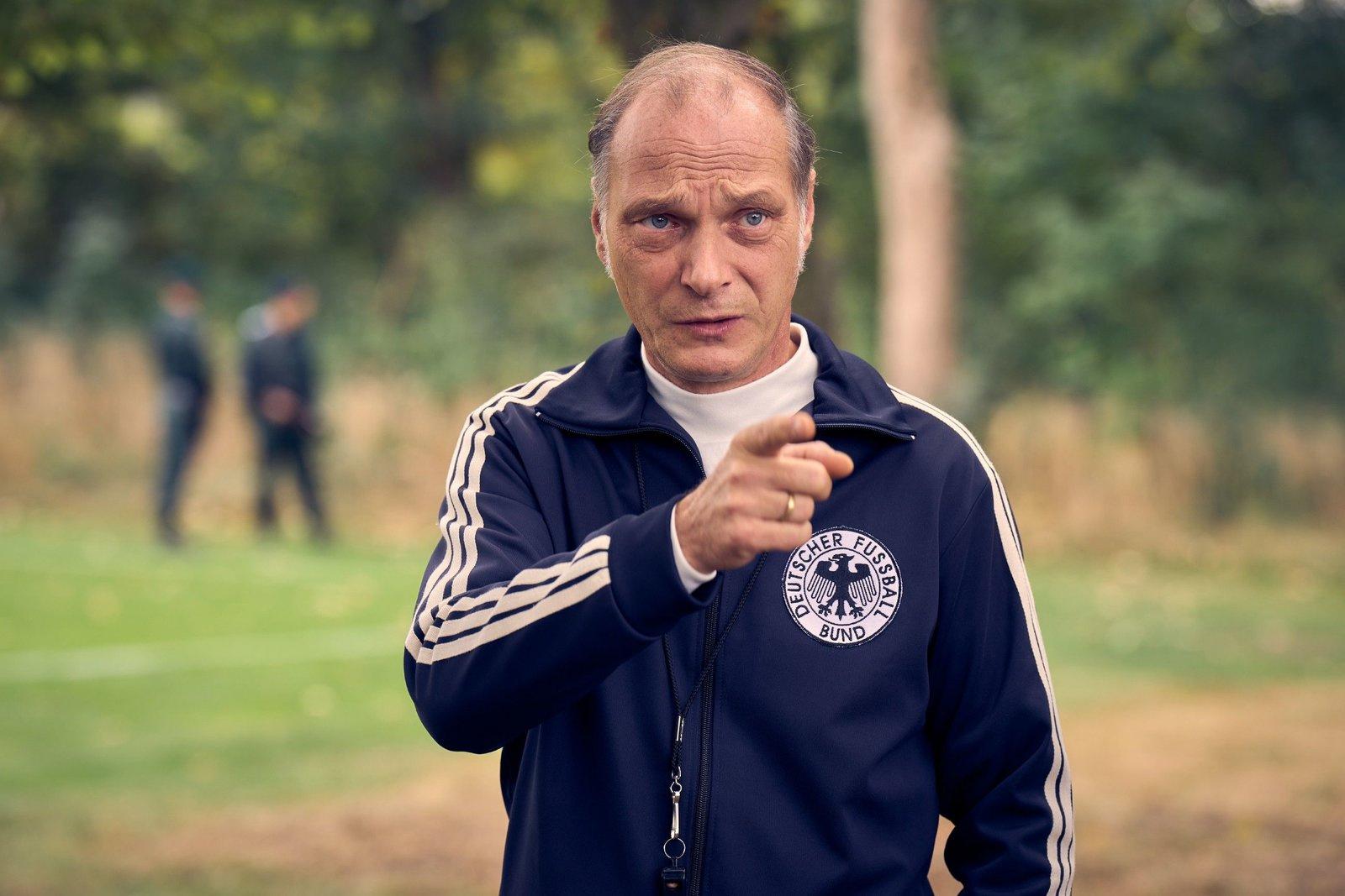 Produktbild Gute Freunde - Der Aufstieg des FC Bayern - Staffel 1  [2 DVDs] 9 von 10