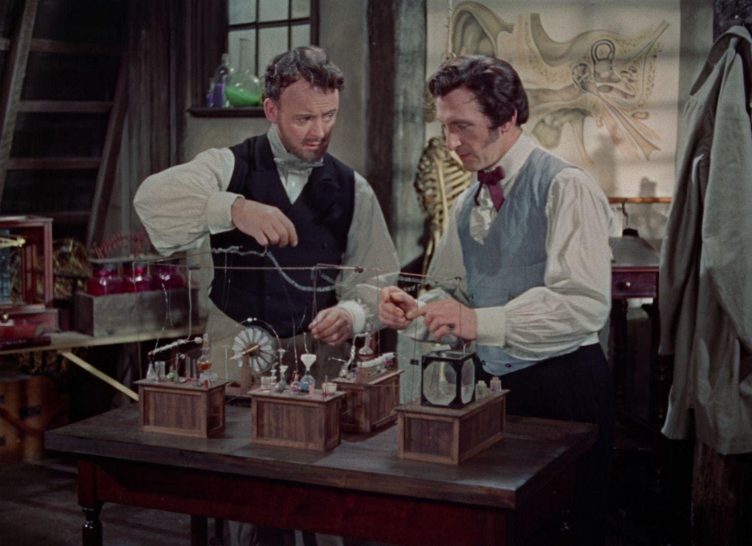 Produktbild Peter Cushing - Deluxe Collection (4 DVD-Box mit Wendecover)  [4 DVDs] 10 von 12
