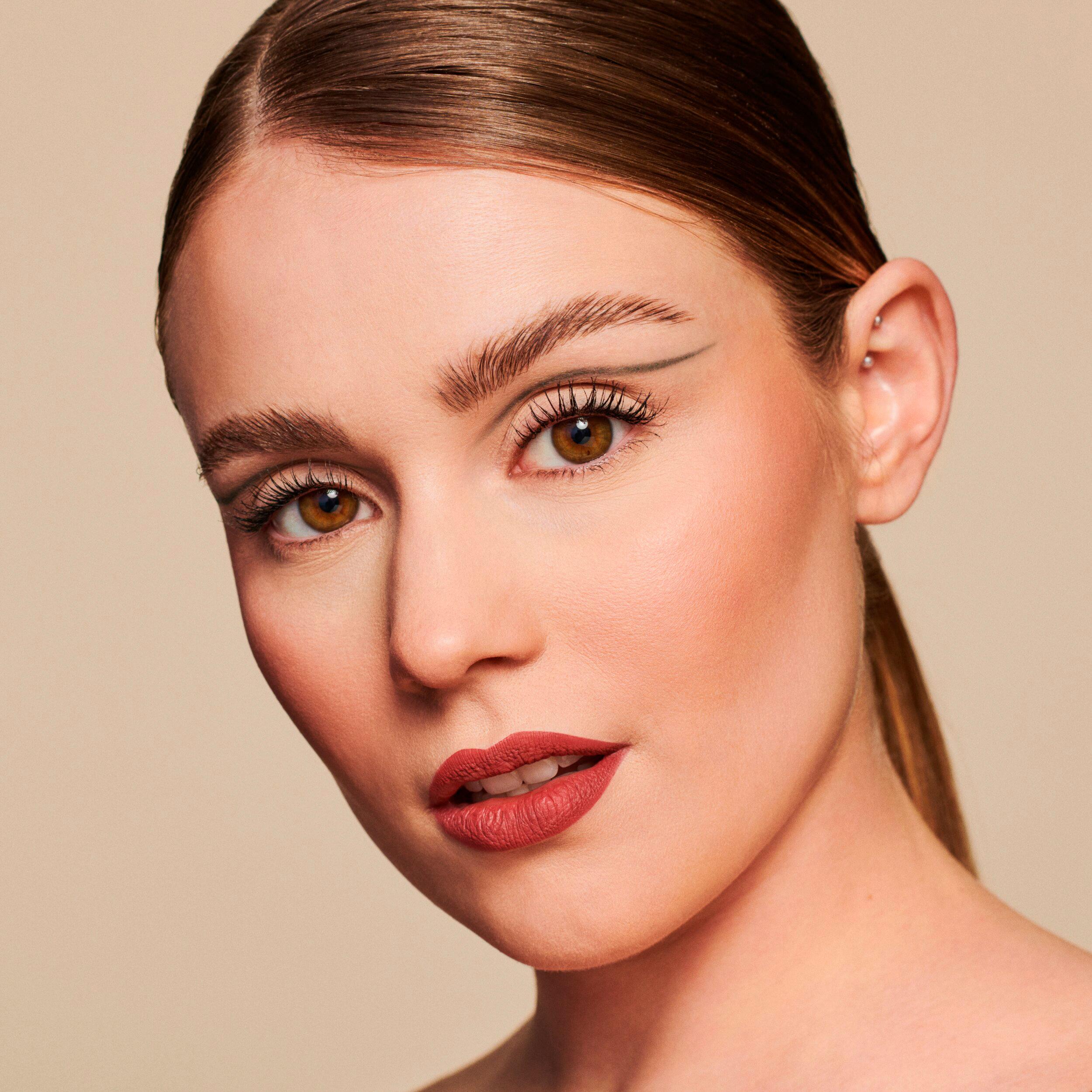 Produktbild Catrice Lashes To Kill Waterproof Volume Mascara 2 von 9