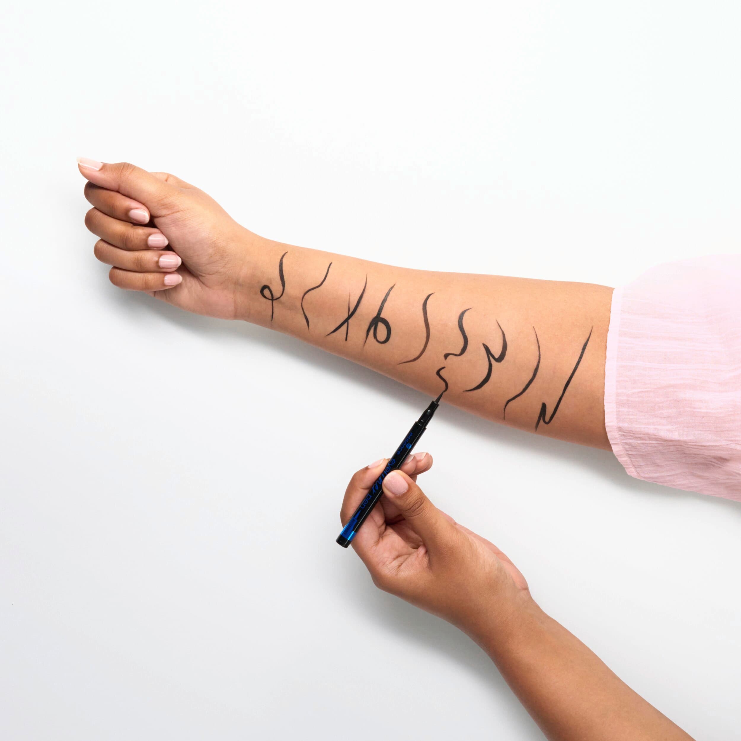 Produktbild essence eyeliner pen waterproof 5 von 8