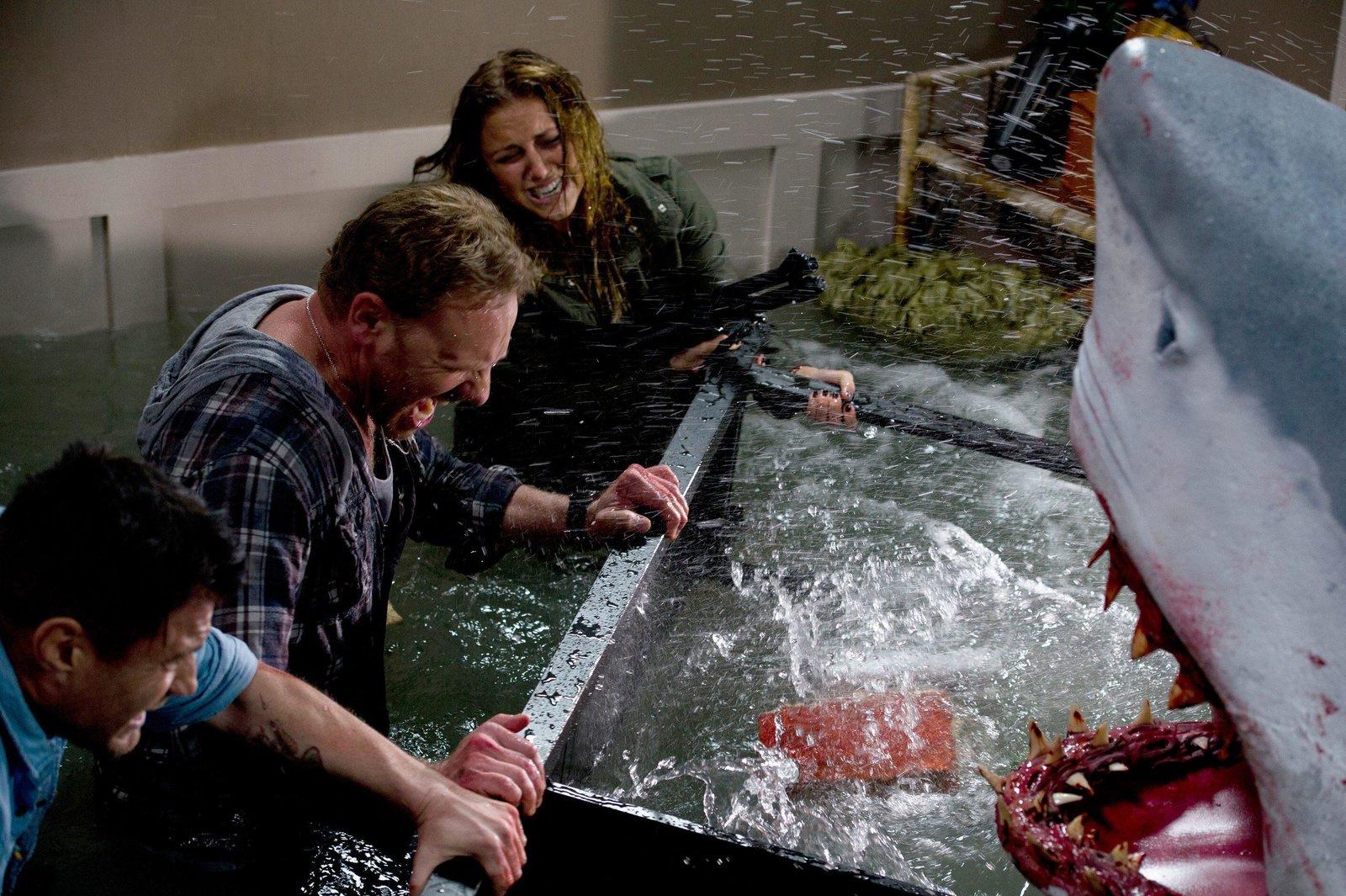 Produktbild SHARKNADO 1 - Genug gesagt! - 2-Disc Mediabook - Cover A - Limited Edition auf 999 Stück - Uncut  (Blu-ray + DVD) 3 von 5