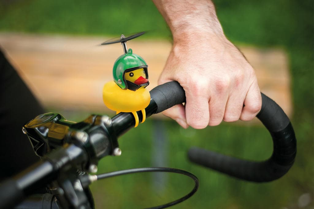 Produktbild Winkee Fahrrad Quietscheentchen mit Helm Wassermelone 2 von 3