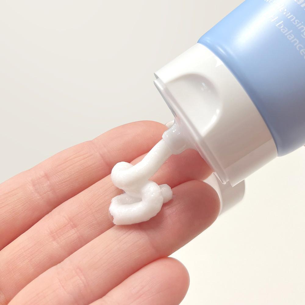 Produktbild STAY WELL Triple Hyaluronic Acid Cleanser 4 von 5
