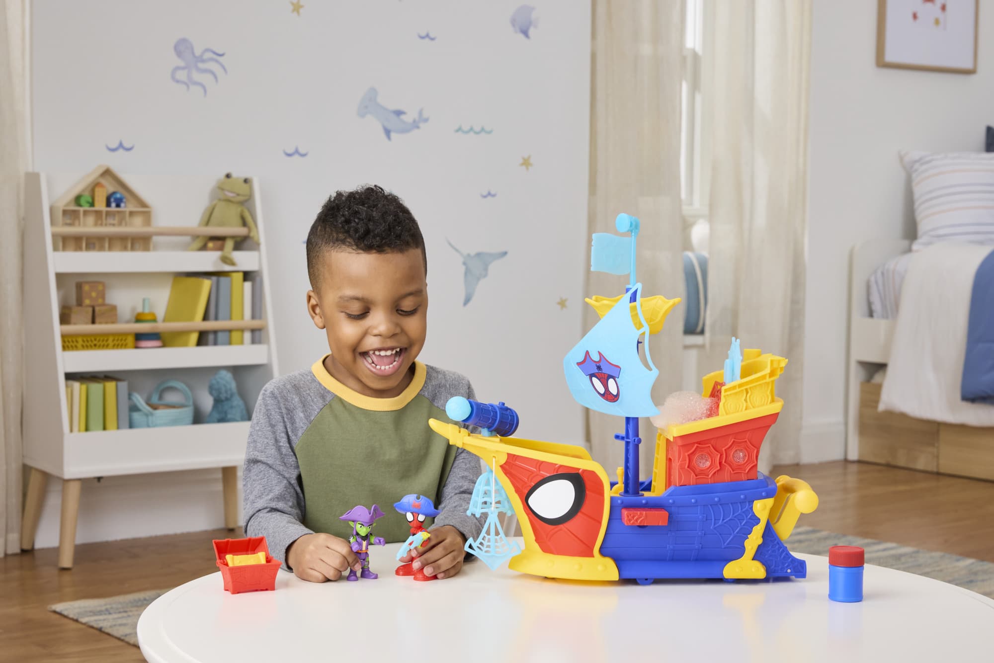 Produktbild Hasbro - Marvel Water-Webs Ahoi Piratenschiff mit Seifenblasen 8 von 11