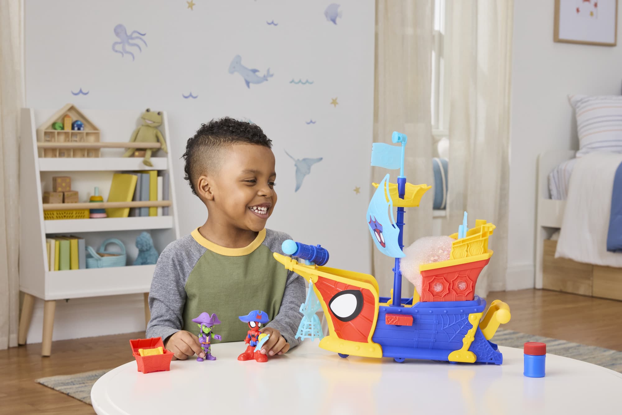 Produktbild Hasbro - Marvel Water-Webs Ahoi Piratenschiff mit Seifenblasen 7 von 11