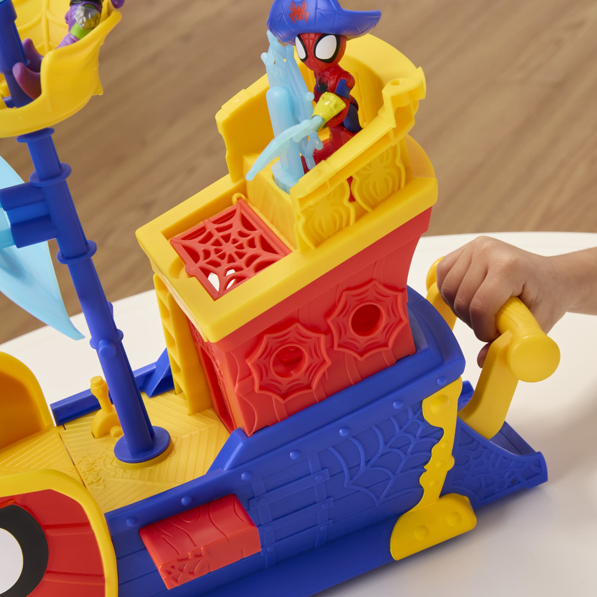 Produktbild Hasbro - Marvel Water-Webs Ahoi Piratenschiff mit Seifenblasen 2 von 11