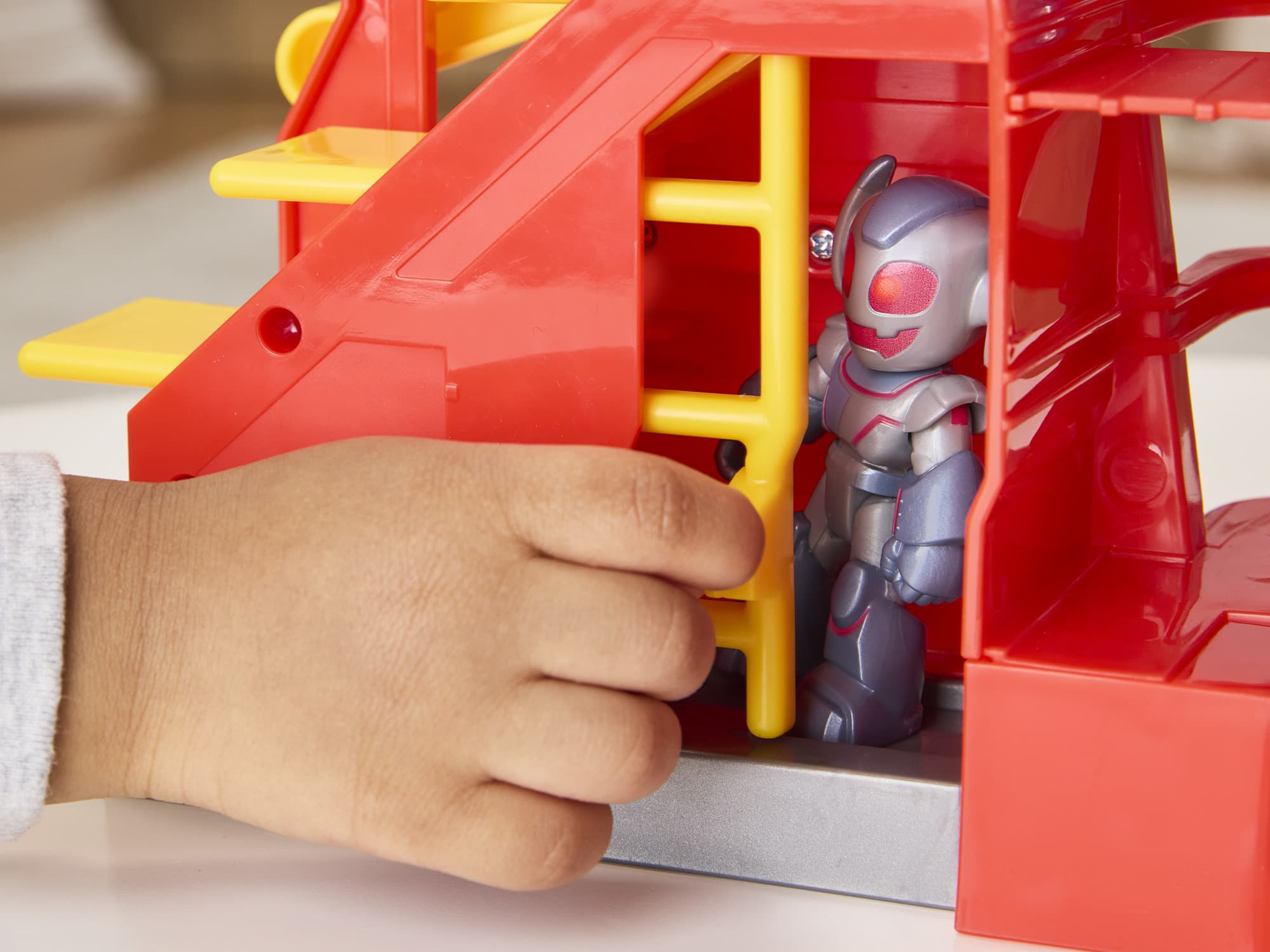 Produktbild Hasbro - Marvel Iron Man and his Awesome Friends elektronisches Iron Quartier Spielset für Jungen und Mädchen 5 von 16