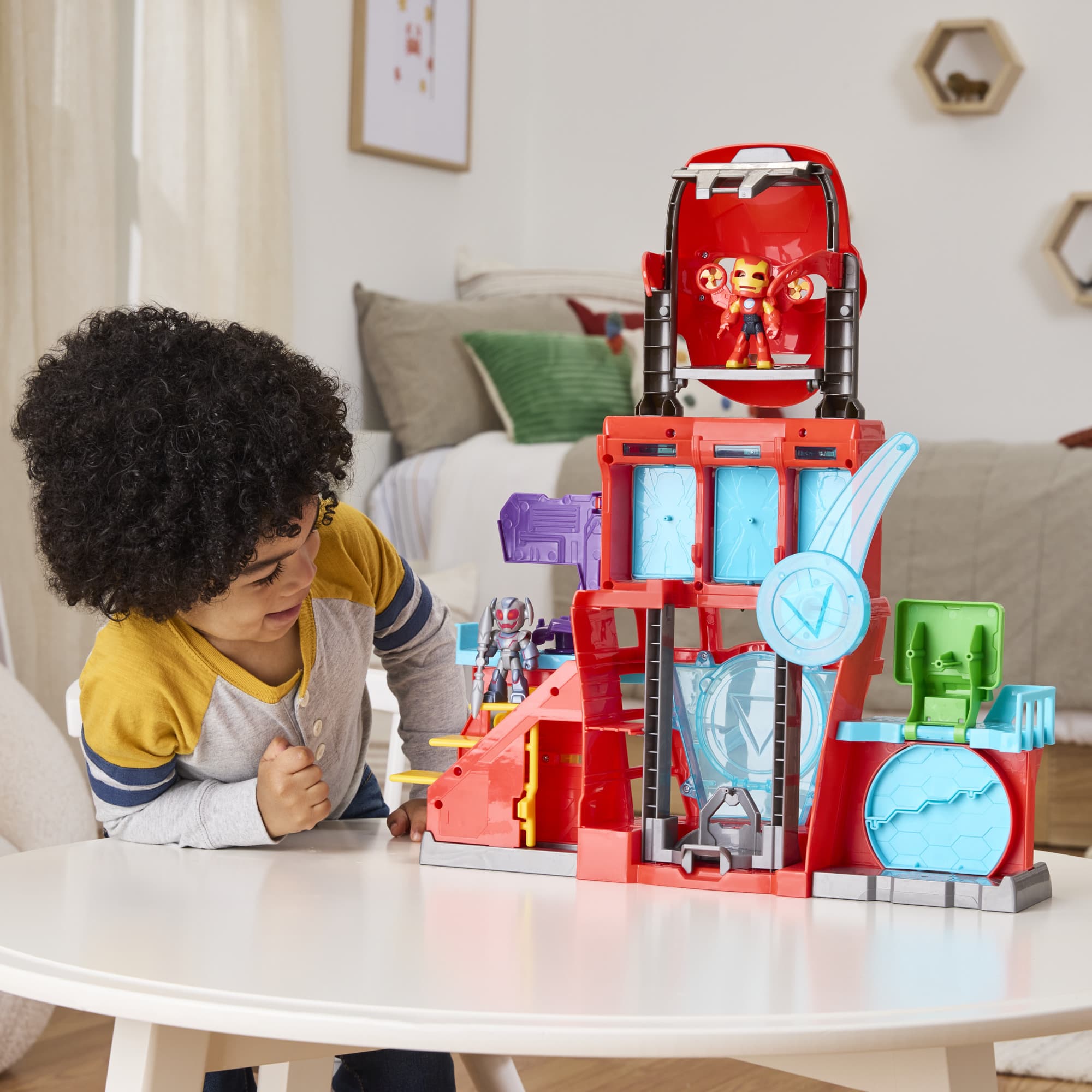Produktbild Hasbro - Marvel Iron Man and his Awesome Friends elektronisches Iron Quartier Spielset für Jungen und Mädchen 4 von 16