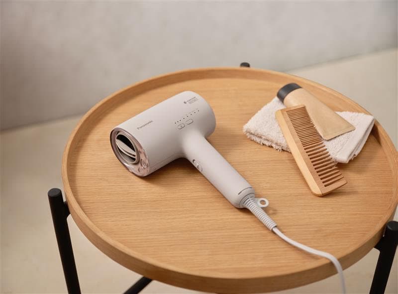 Panasonic nanoe™ MOISTURE+ und Mineral-Technologie Haartrockner EH-NA0L-P825