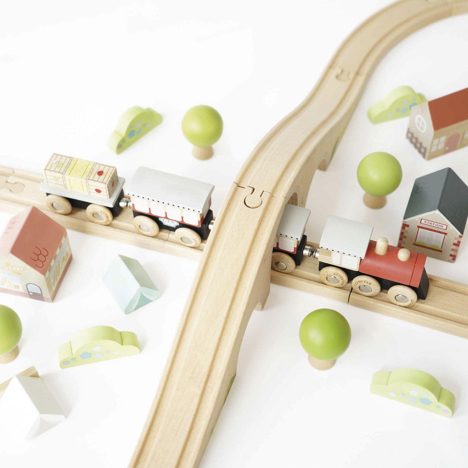 Produktbild LE TOY VAN - Eisenbahn Set liegende 8 TV702 4 von 4