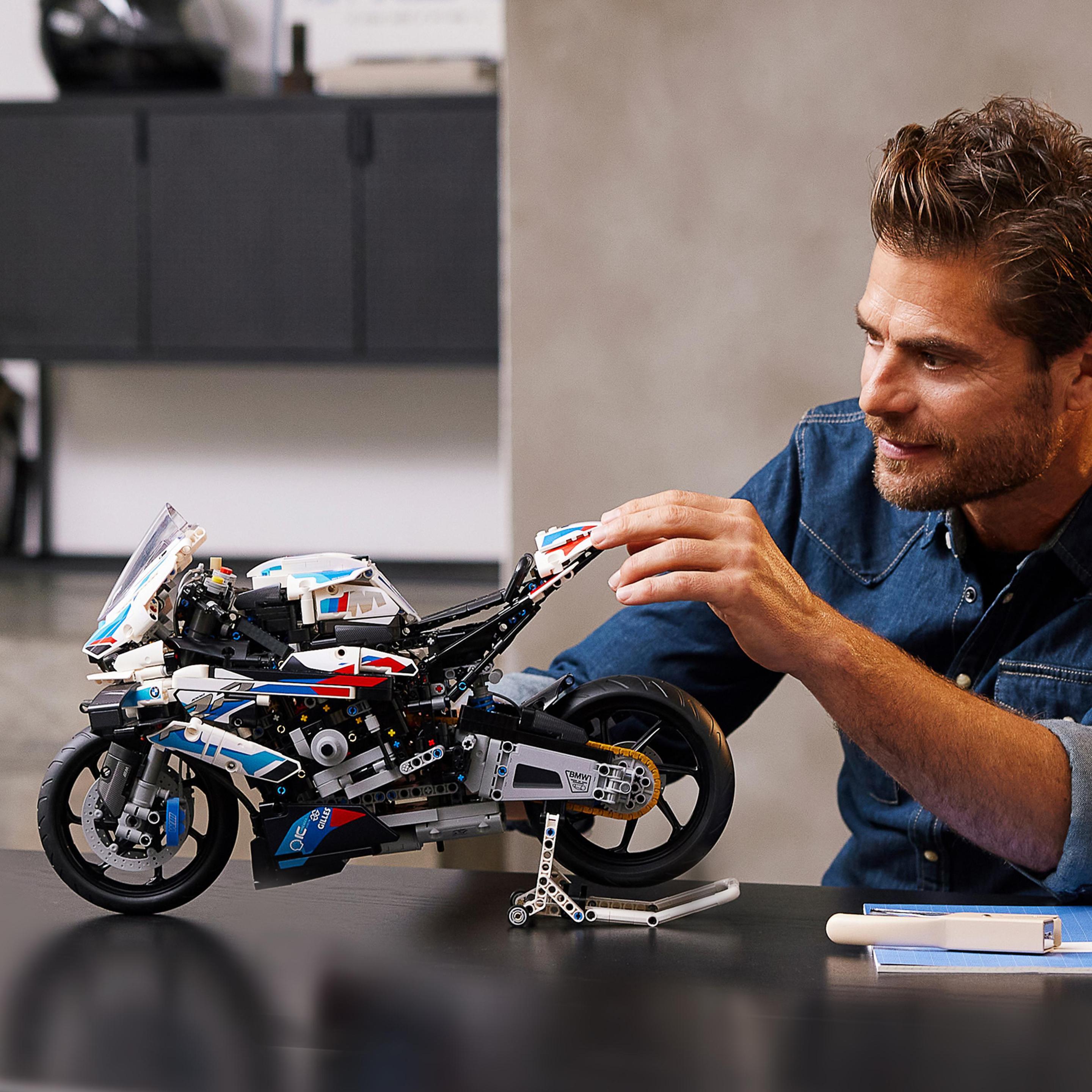 Produktbild LEGO Technic 42130 BMW M 1000 RR, Motorrad Modellbausatz für Erwachsene 5 von 7
