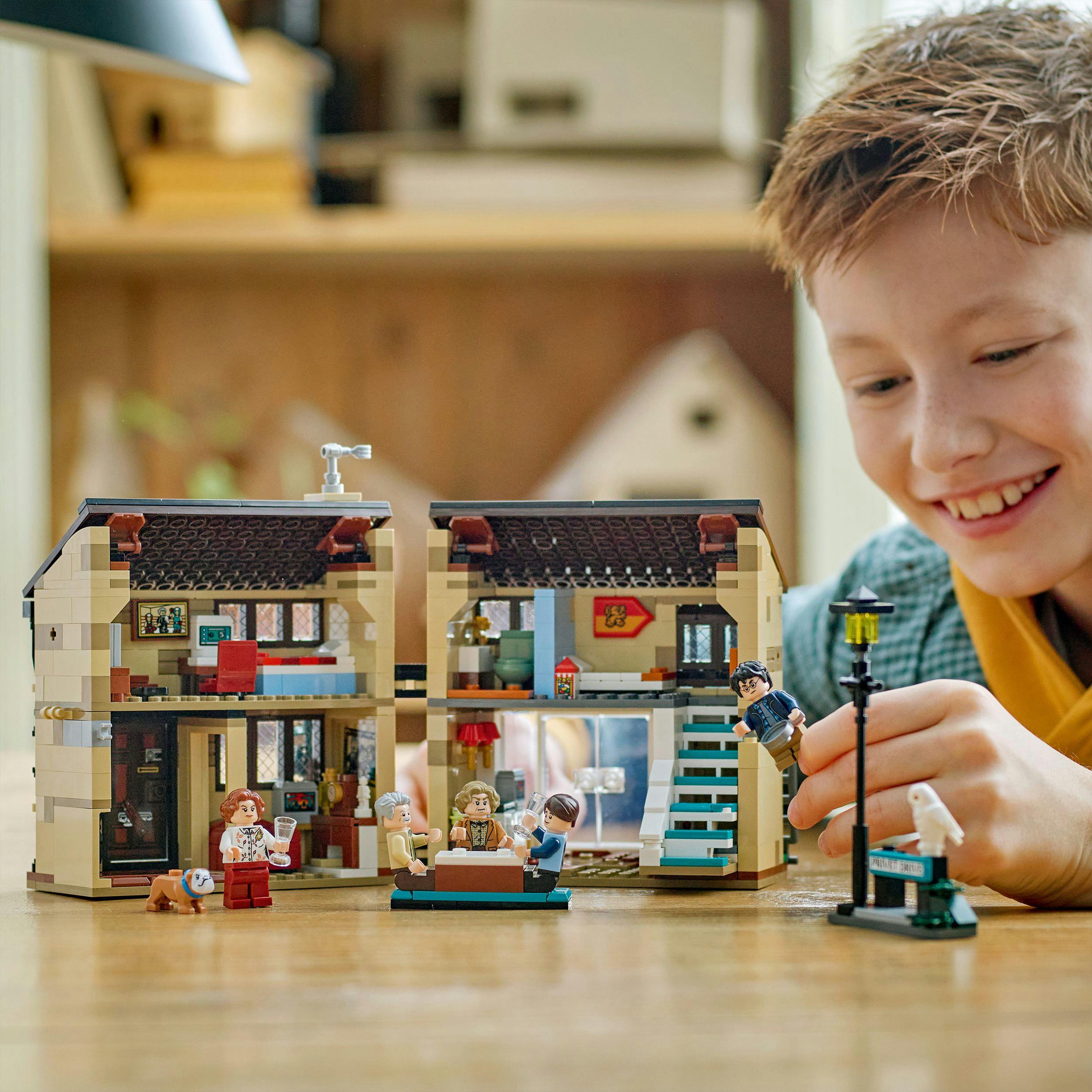 Produktbild LEGO Harry Potter Ligusterweg Tante Magdas Besuch, baubares Haus 76451 7 von 7
