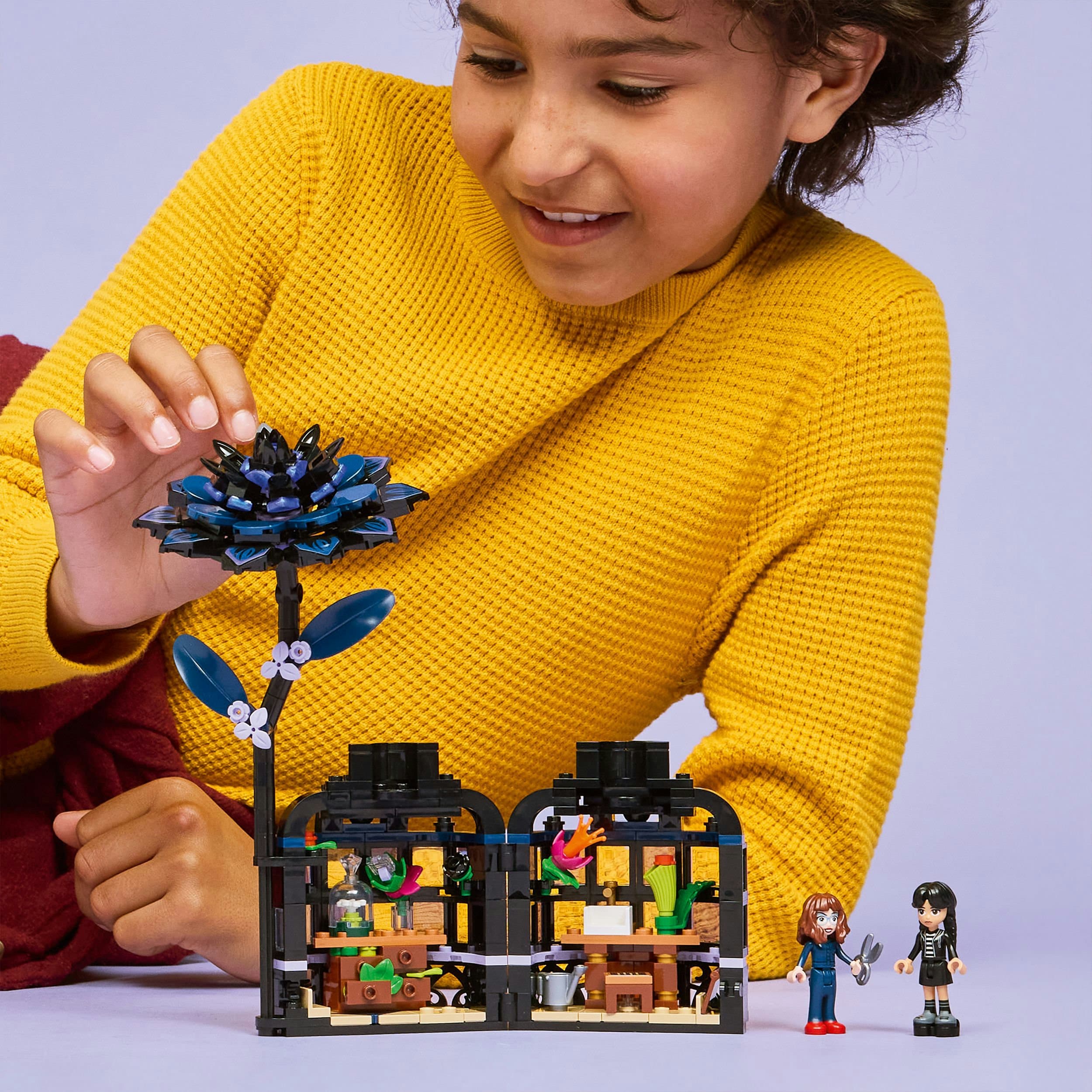 Produktbild LEGO® Wednesday Schwarze Dahlie 76784 7 von 8