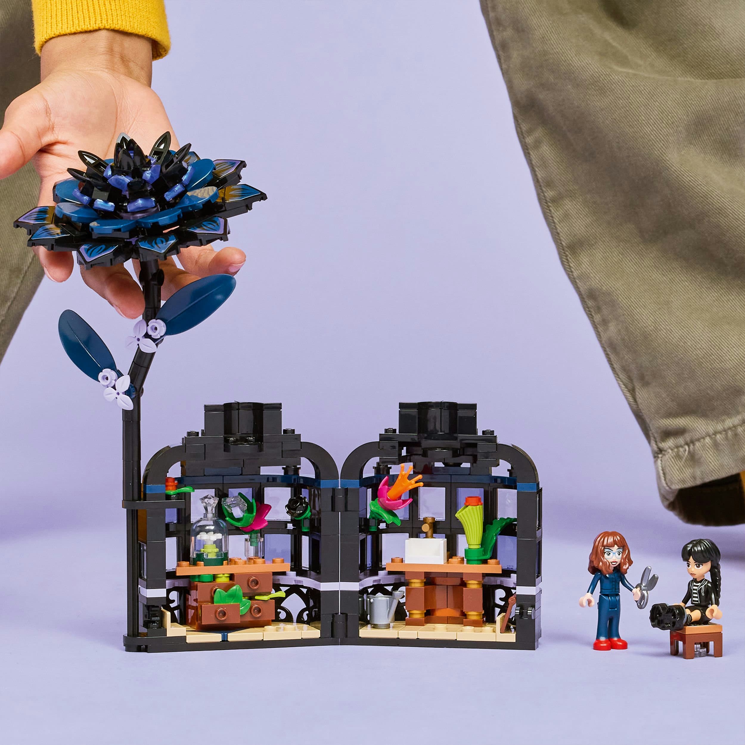 Produktbild LEGO® Wednesday Schwarze Dahlie 76784 3 von 8