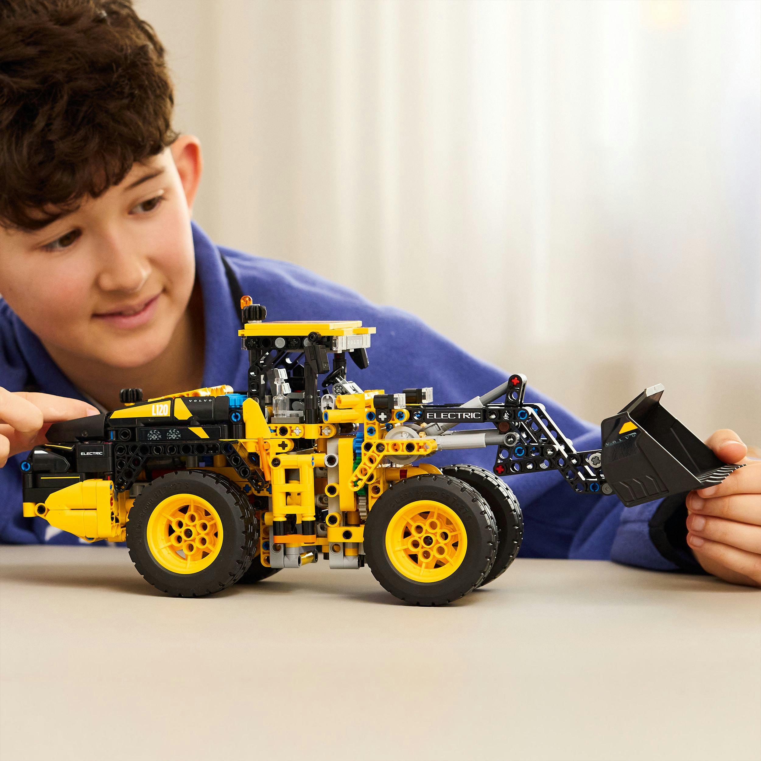 Produktbild LEGO Technic Volvo L120 Electric Radlader - Spielzeug - Geschenk - 42209 7 von 7
