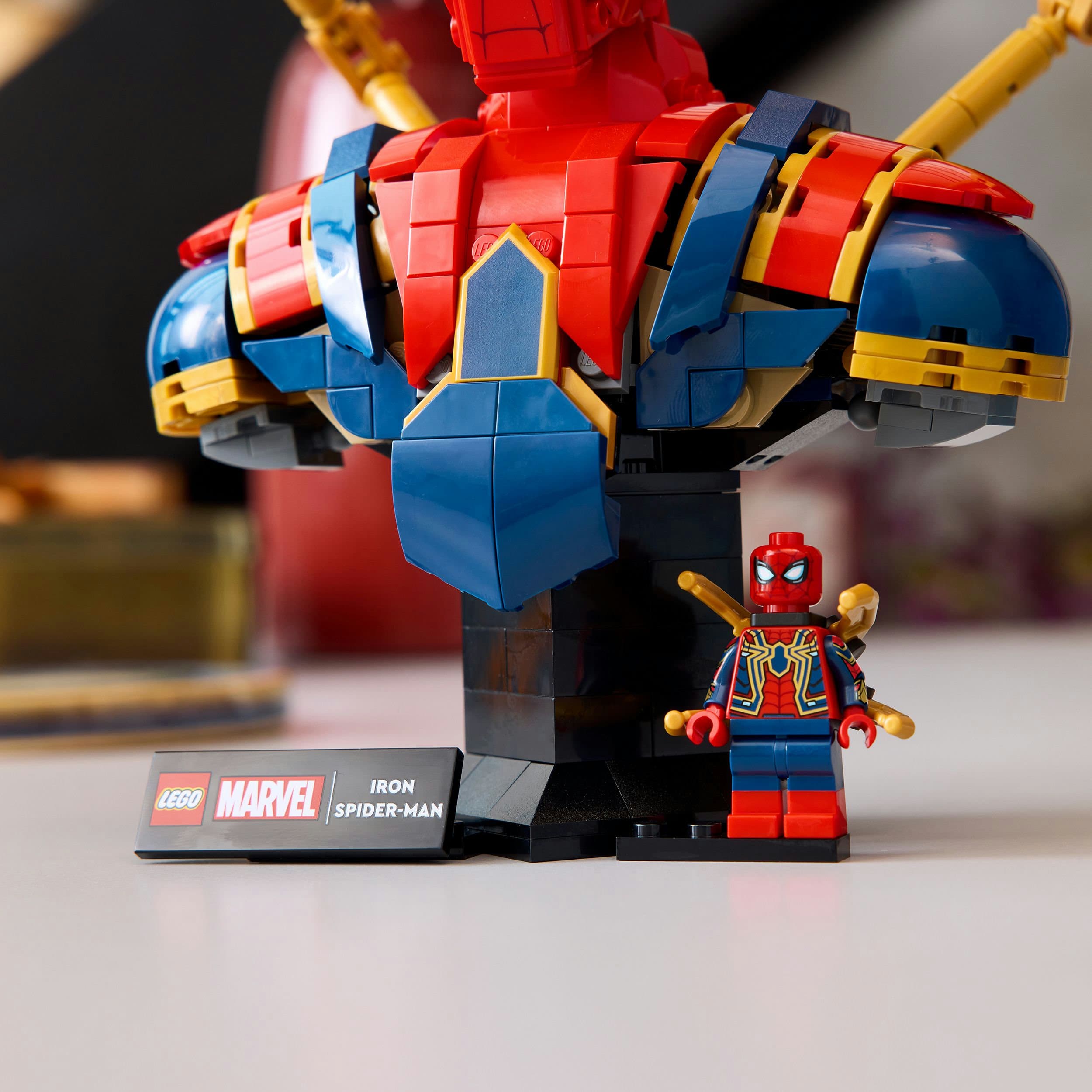 Produktbild LEGO Marvel Iron Spider-Man Büste, Superhelden Set zum Sammeln 76326 3 von 8