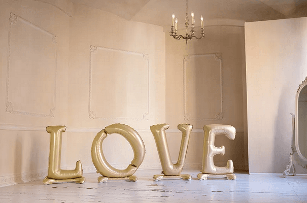 Stehender Folienballon LOVE, gold, 300 x 97 cm