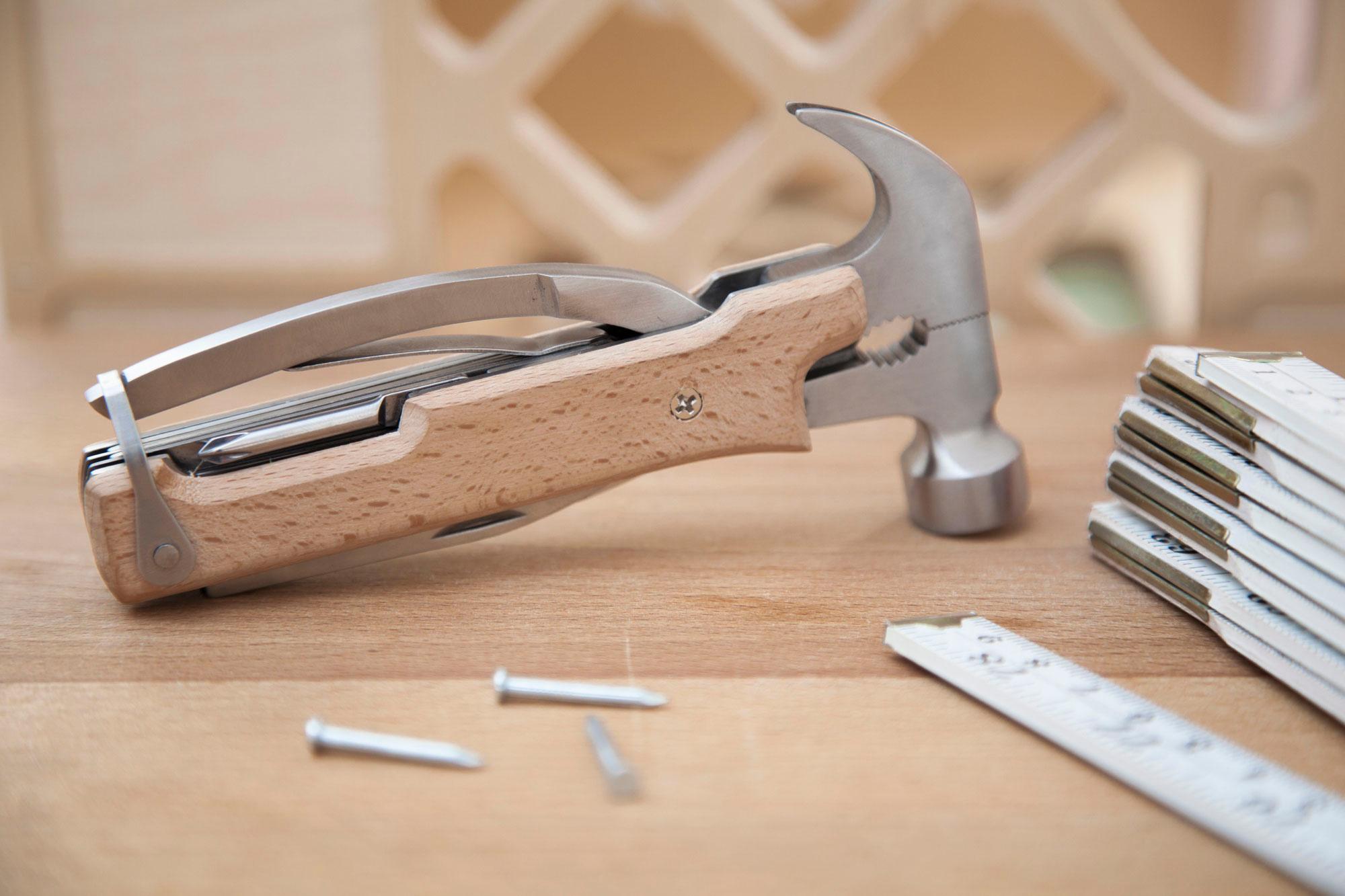 Produktbild Kikkerland Holz Multitool Wood Hammer 3 von 3