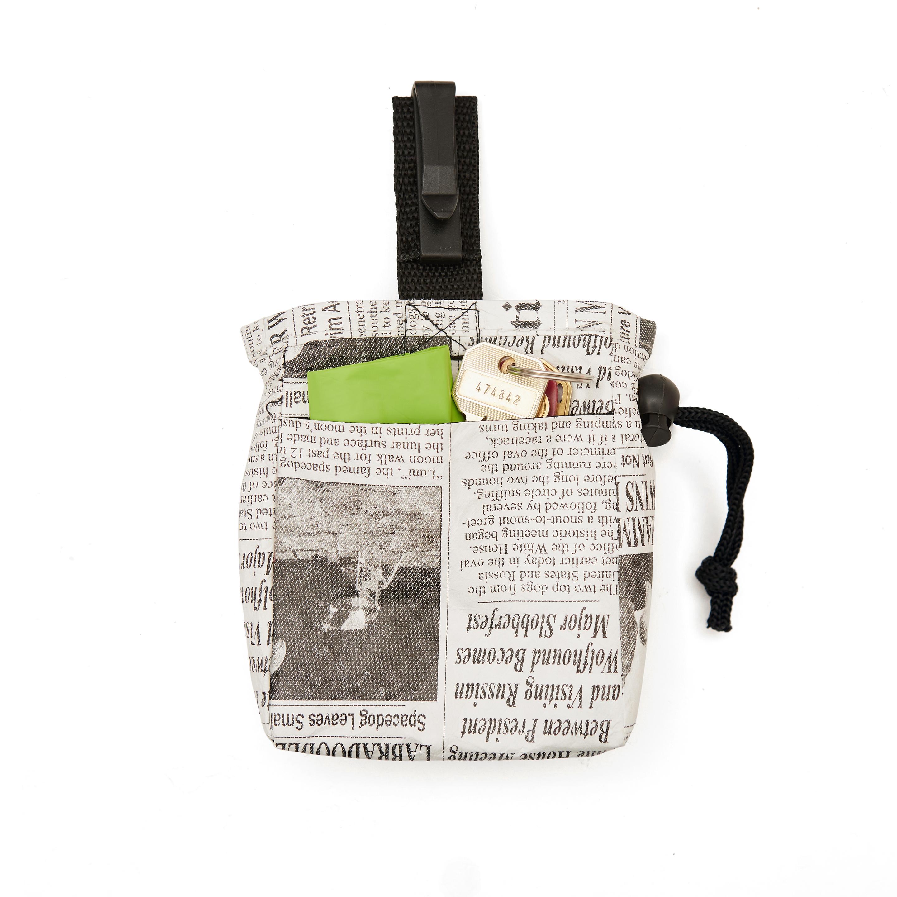 Produktbild Kikkerland Hundezubehör Fake News Leckerlie Tasche 3 von 4